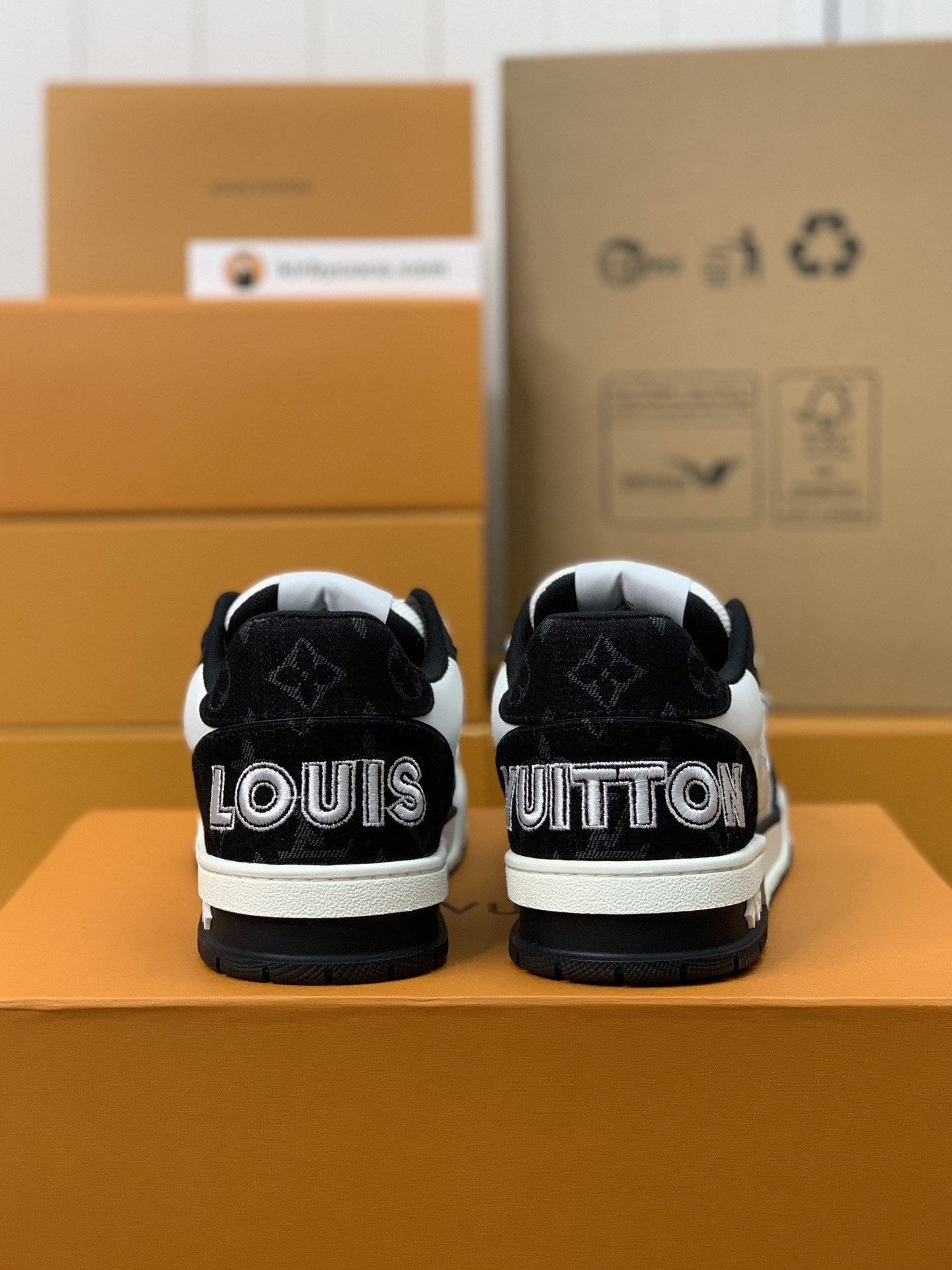 「#302」LOUIS VUITTON TRAINER Sneakers - Image 5