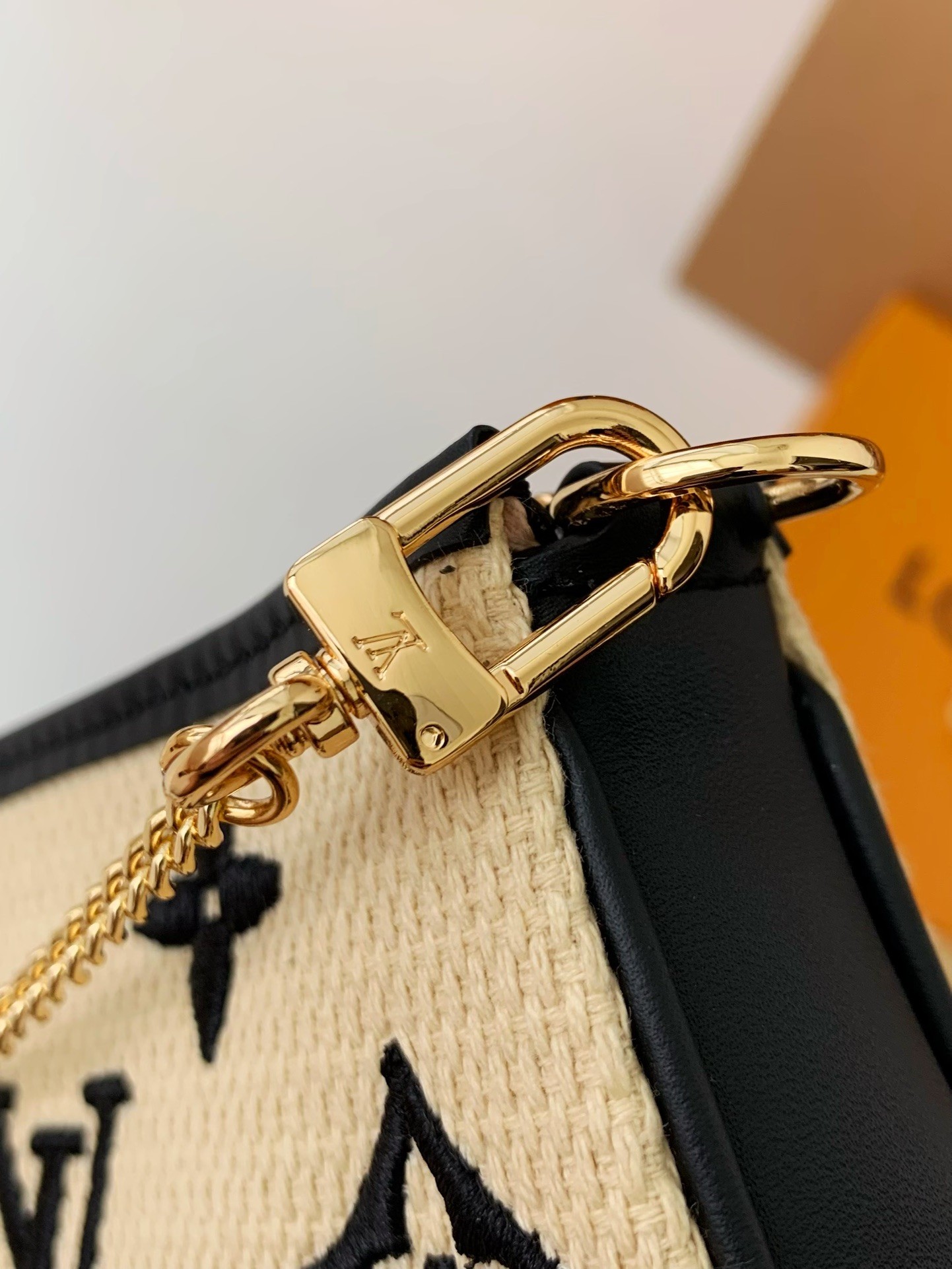 「#484」Lovis Vuitton MINI POCHETTE ACCESSOIRES 15.5*10.5*4cm - Image 5