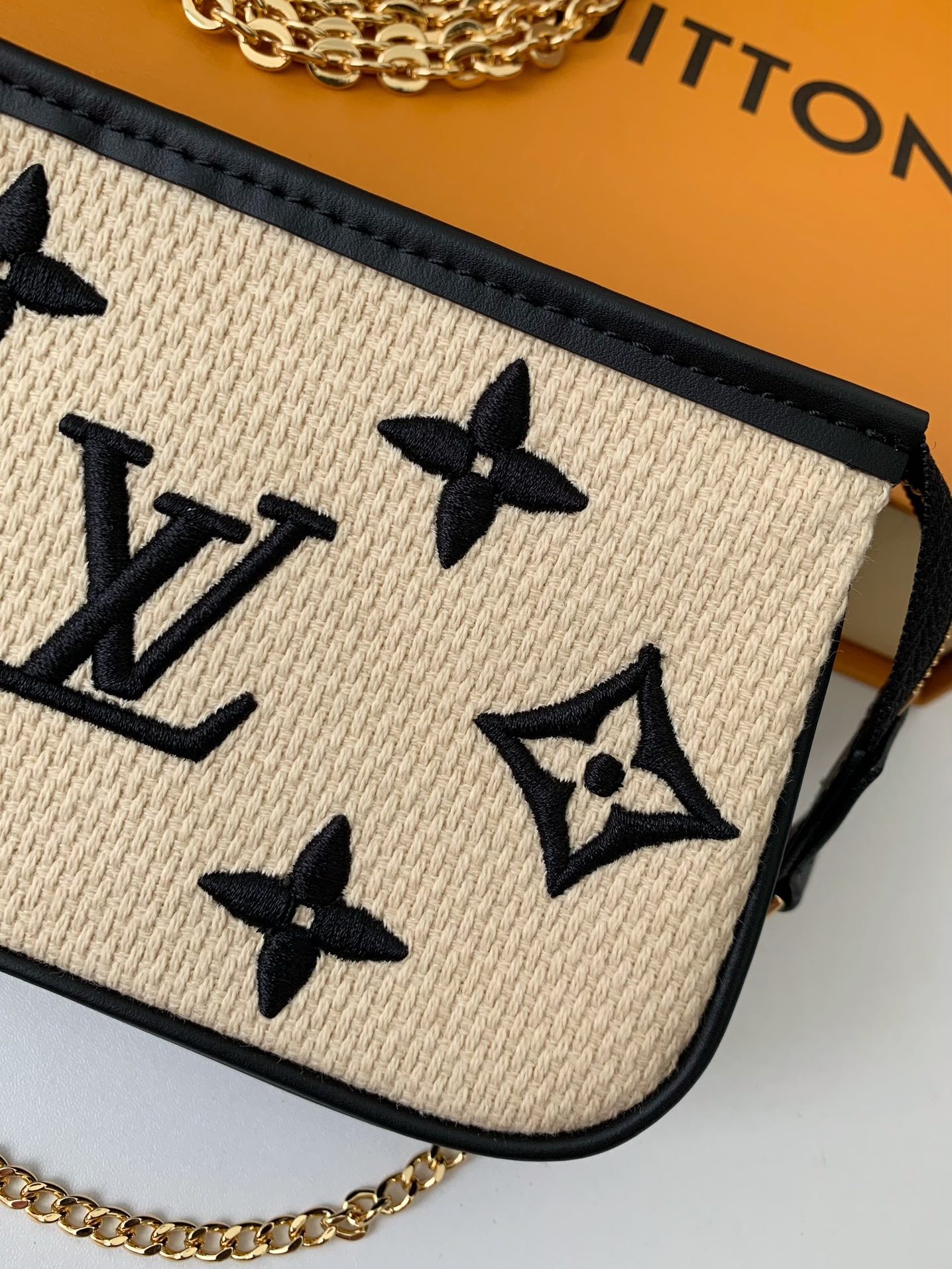「#484」Lovis Vuitton MINI POCHETTE ACCESSOIRES 15.5*10.5*4cm - Image 4