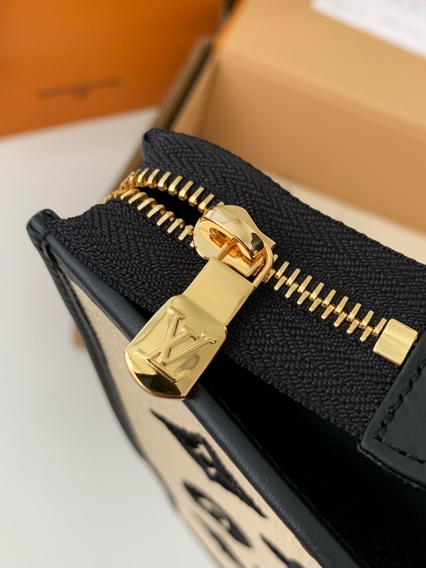 「#485」Lovis Vuitton Toiletry Pouch 25*20*5.5cm - Image 5