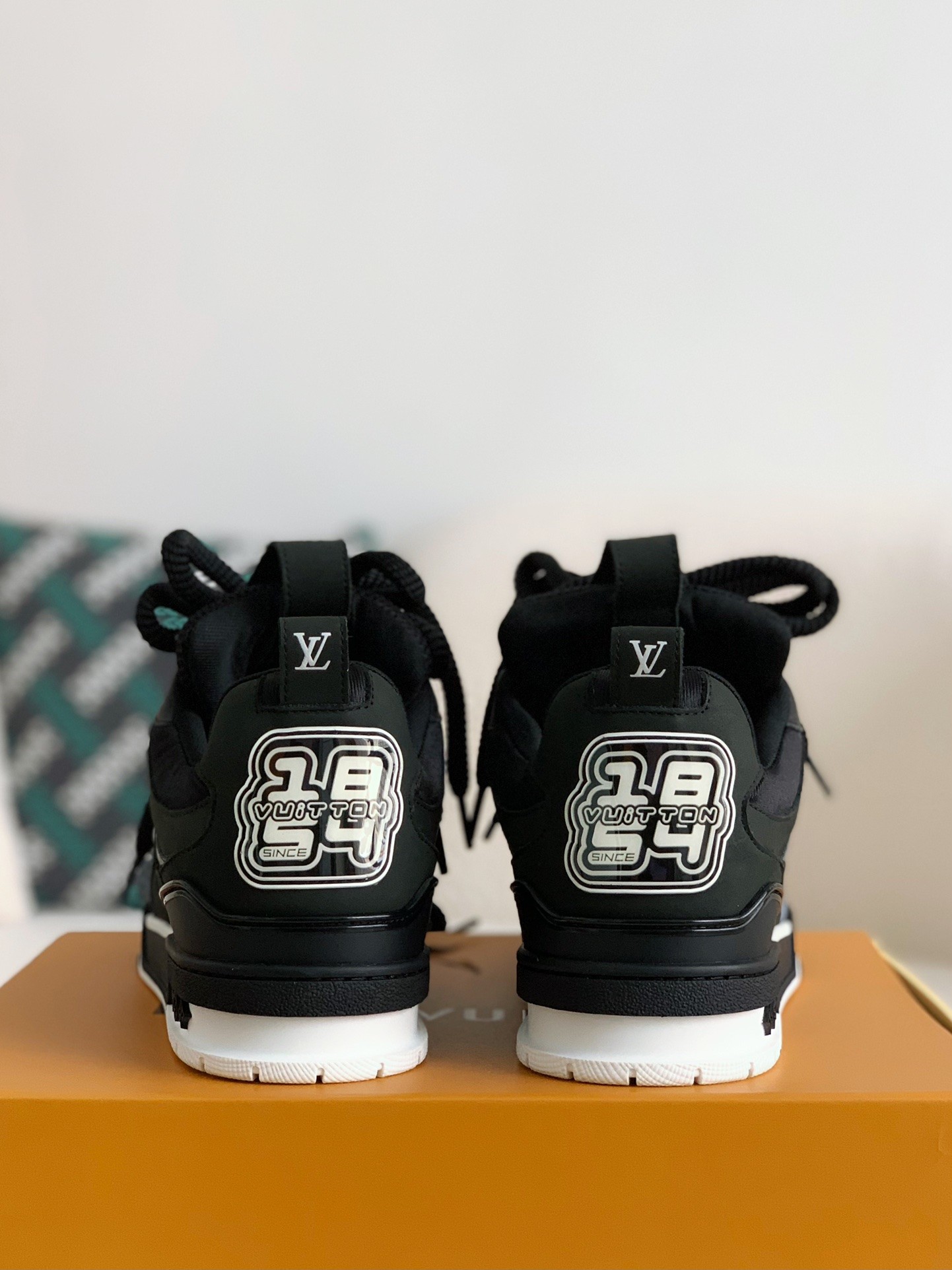 「#491」LOUIS VUITTON SKATE SNEAKERS - Image 5