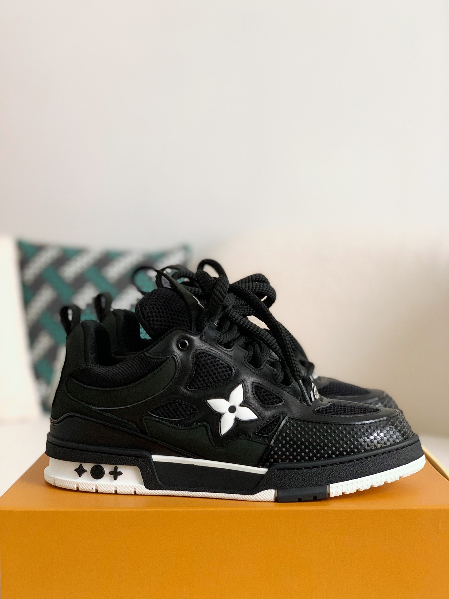 「#491」LOUIS VUITTON SKATE SNEAKERS - Image 2