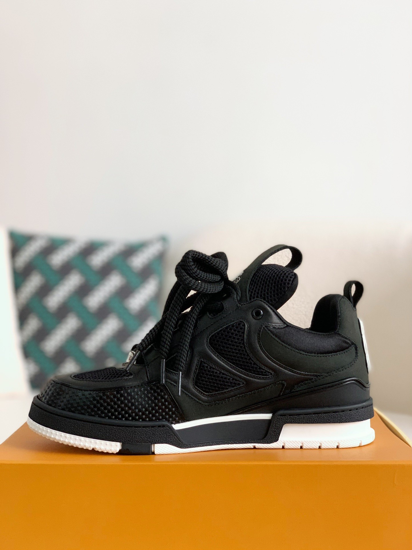 「#491」LOUIS VUITTON SKATE SNEAKERS - Image 4