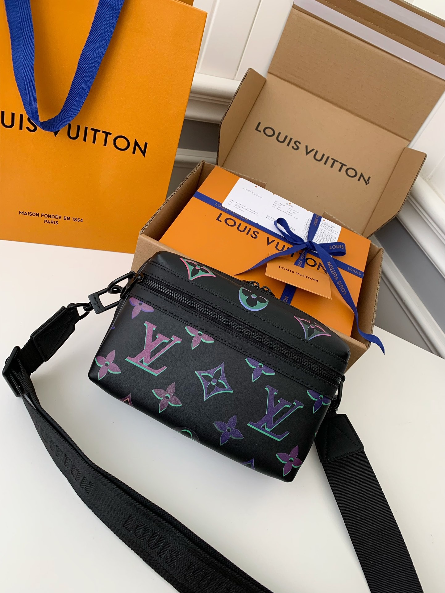 「#499」Lovis Vuitton COMET 21.5*14*7.5cm - Image 2