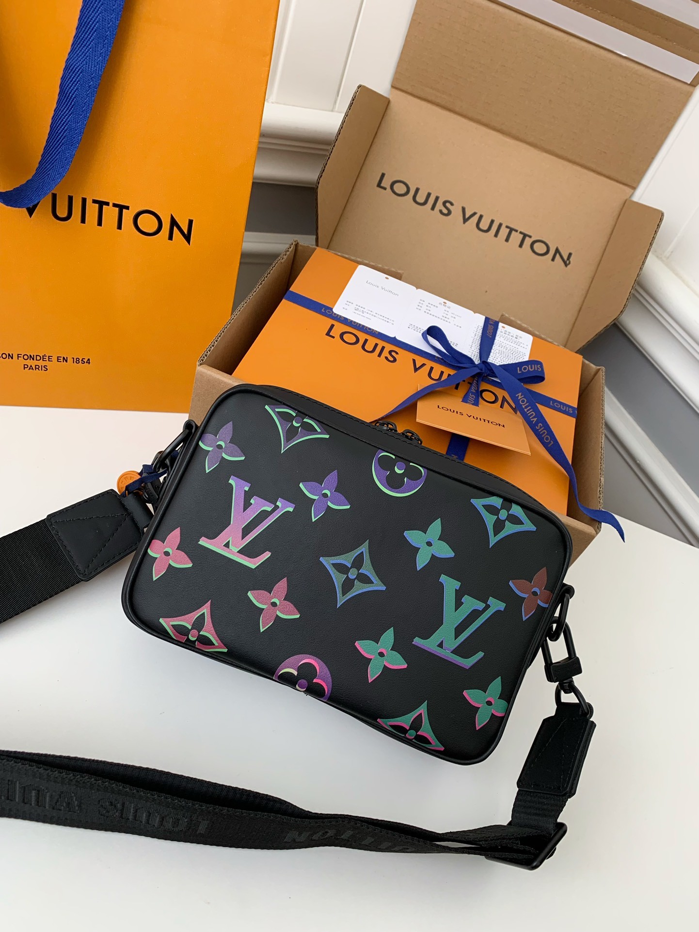 「#499」Lovis Vuitton COMET 21.5*14*7.5cm - Image 3