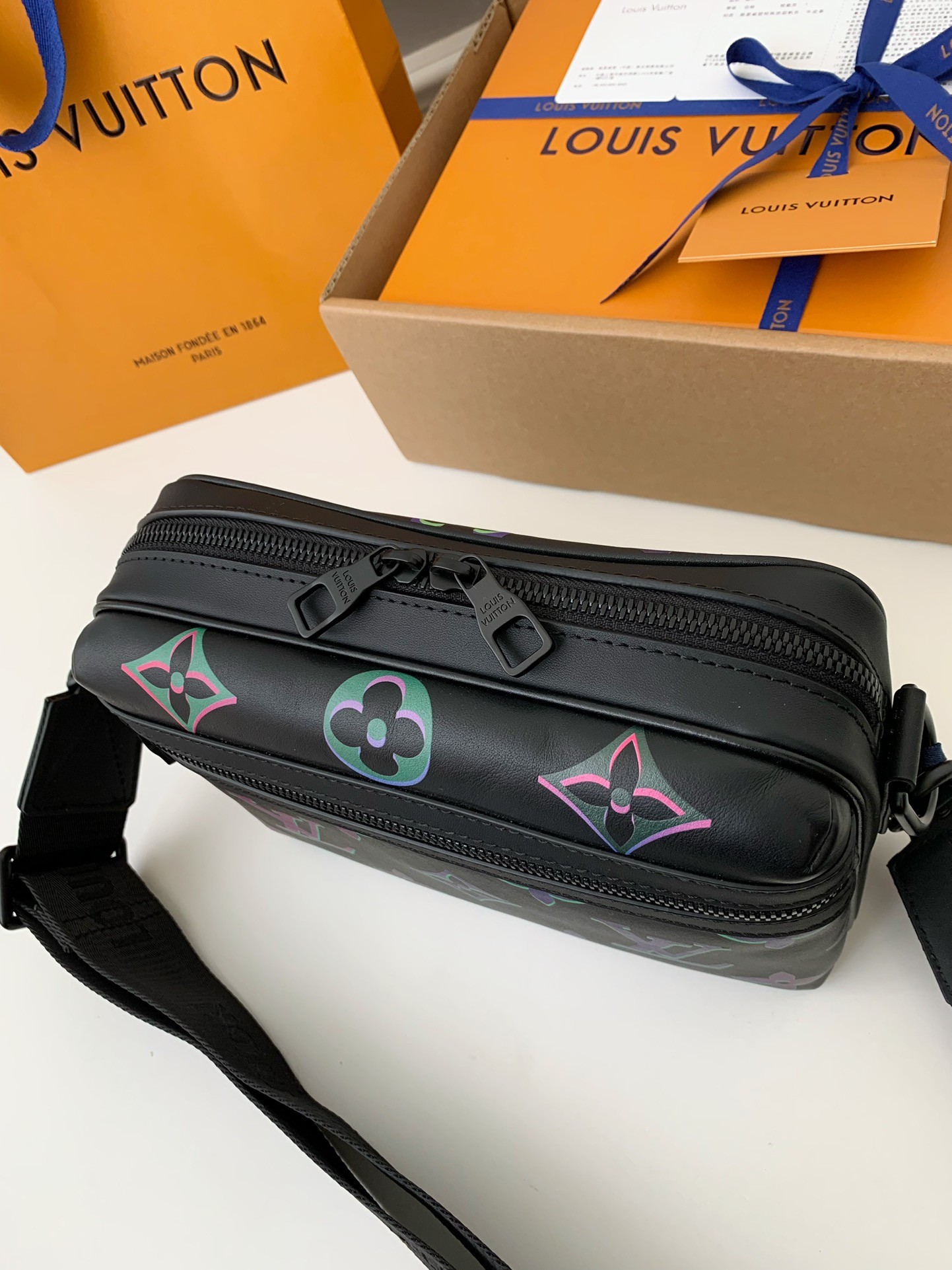 「#499」Lovis Vuitton COMET 21.5*14*7.5cm - Image 5