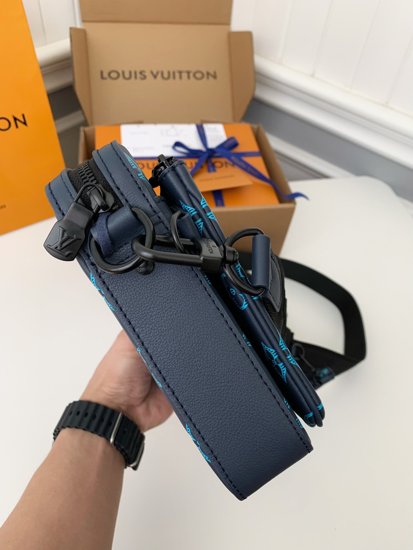 「#502」Lovis Vuitton TRIO 25*18.5*7cm - Image 3