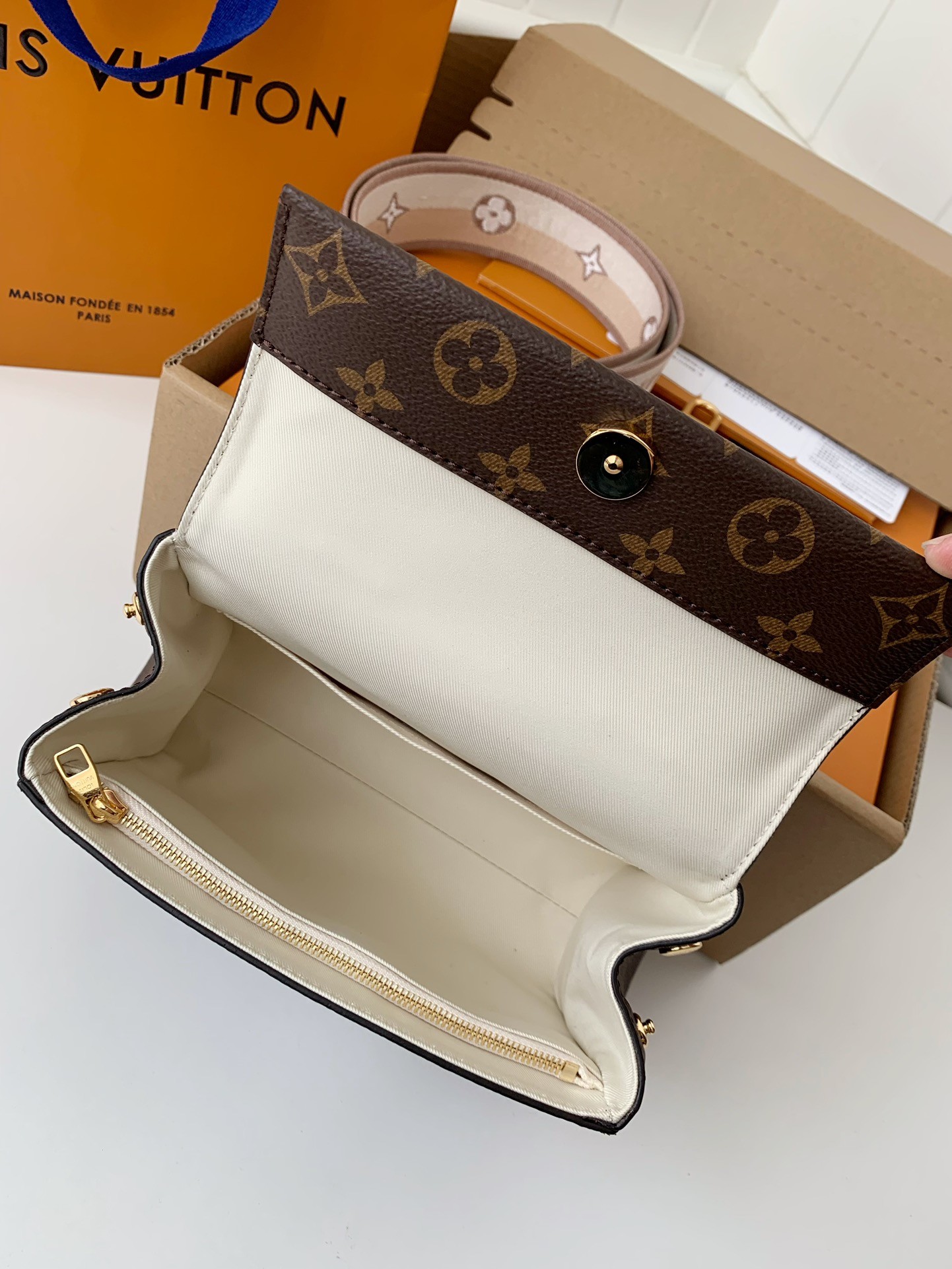 「#510」Lovis Vuitton CLUNY 20*16*7.5cm - Image 5
