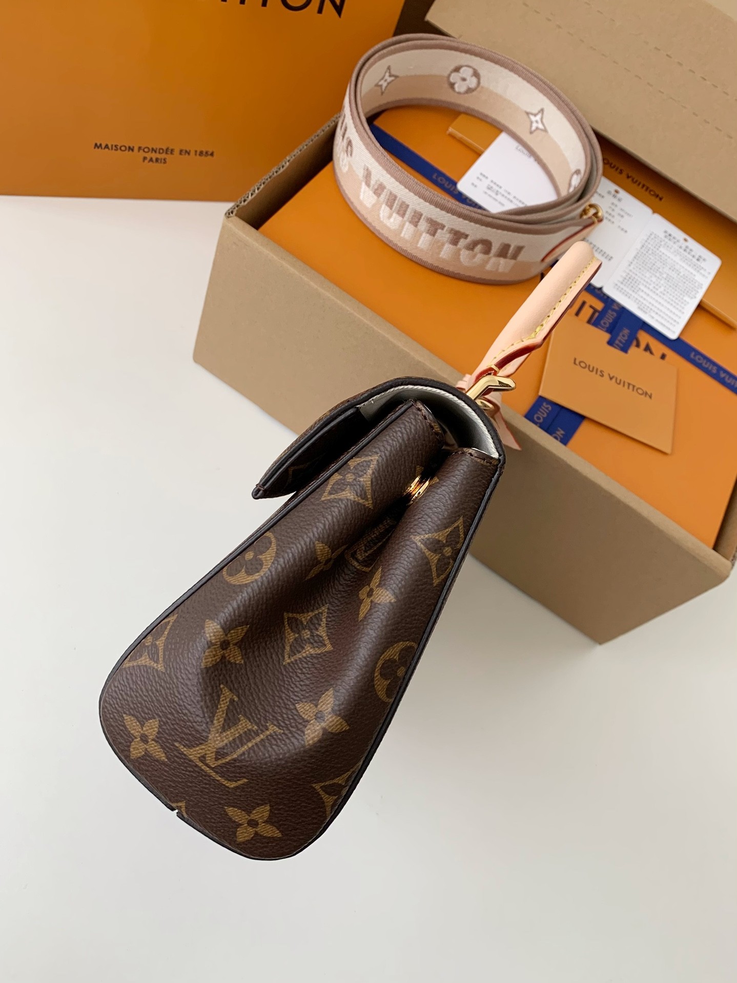 「#510」Lovis Vuitton CLUNY 20*16*7.5cm - Image 2
