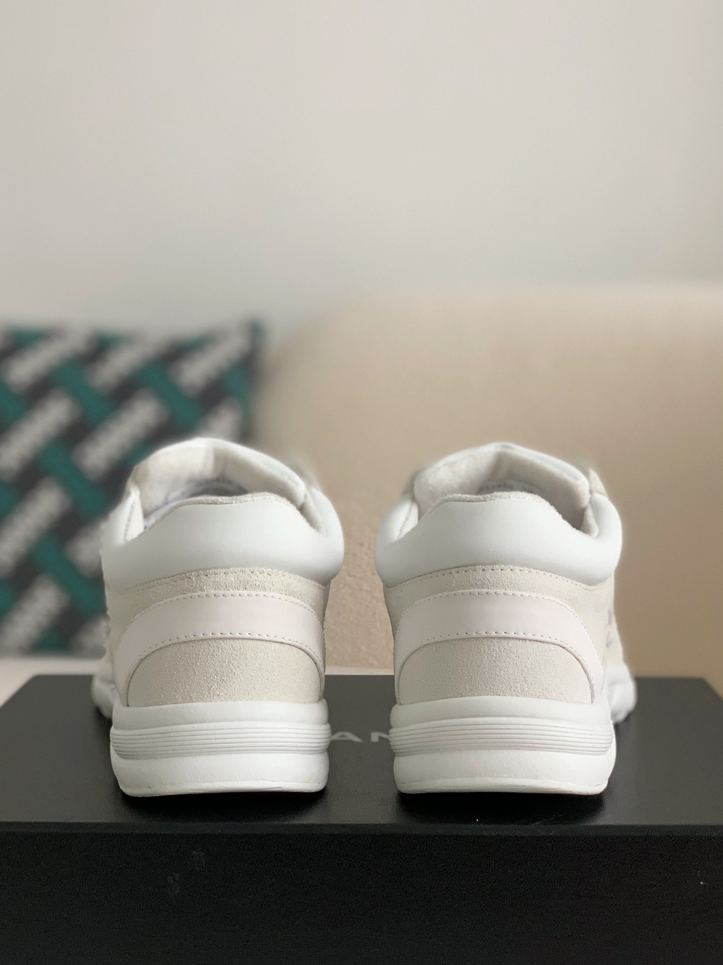 「#512」Chanel 23P Sneakers - Image 5