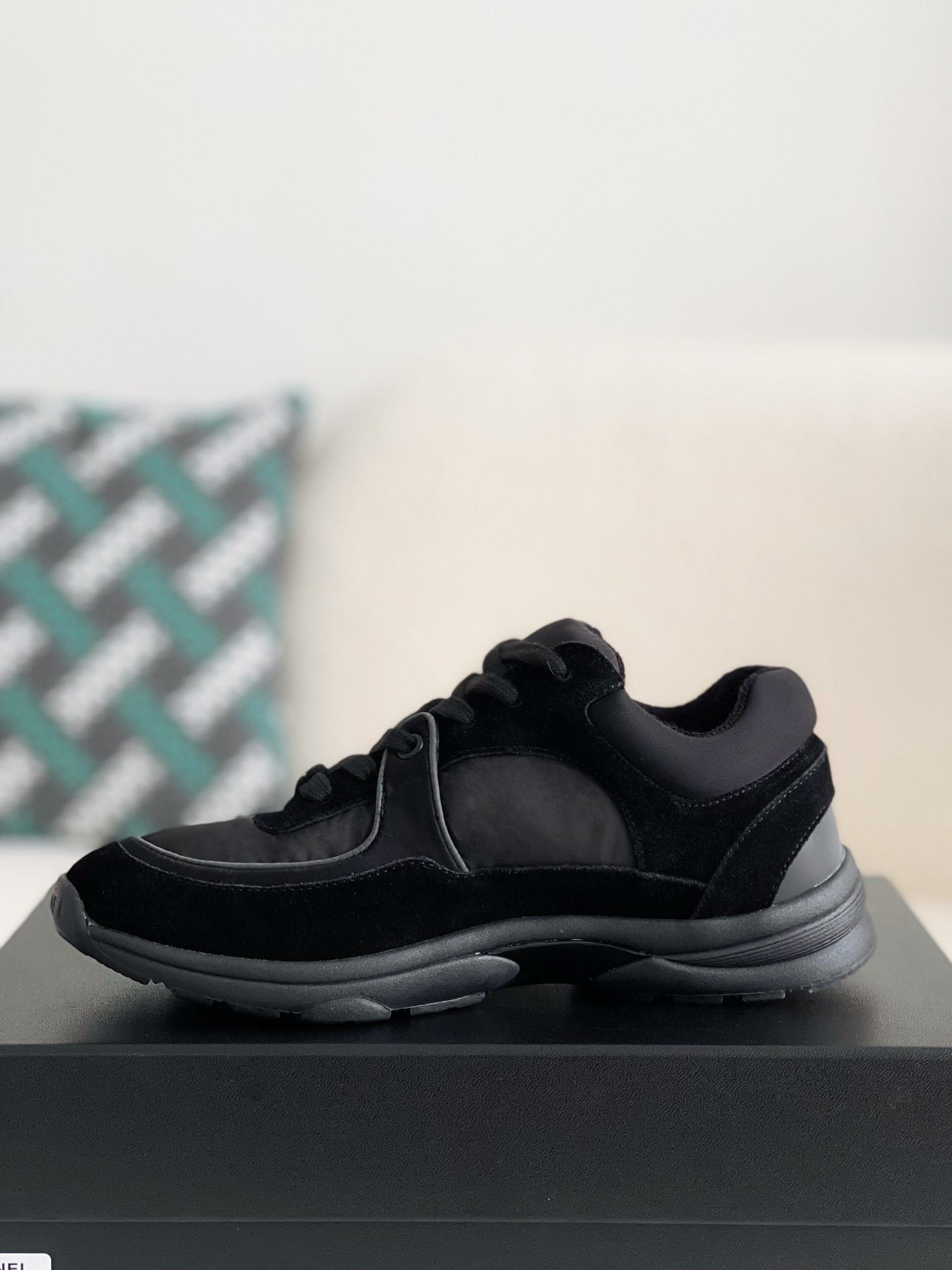 「#513」Chanel 23P Sneakers - Image 4
