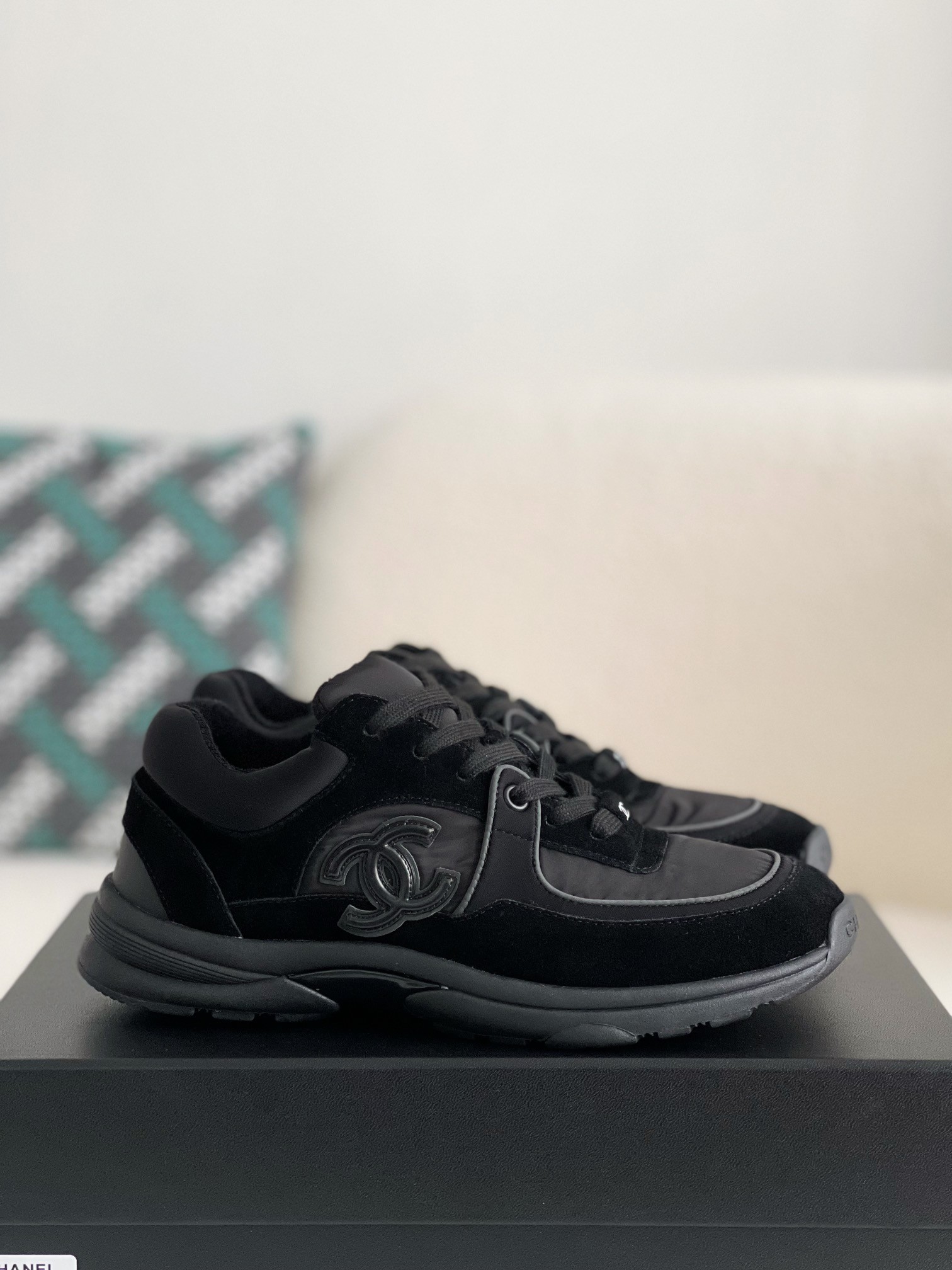 「#513」Chanel 23P Sneakers - Image 2