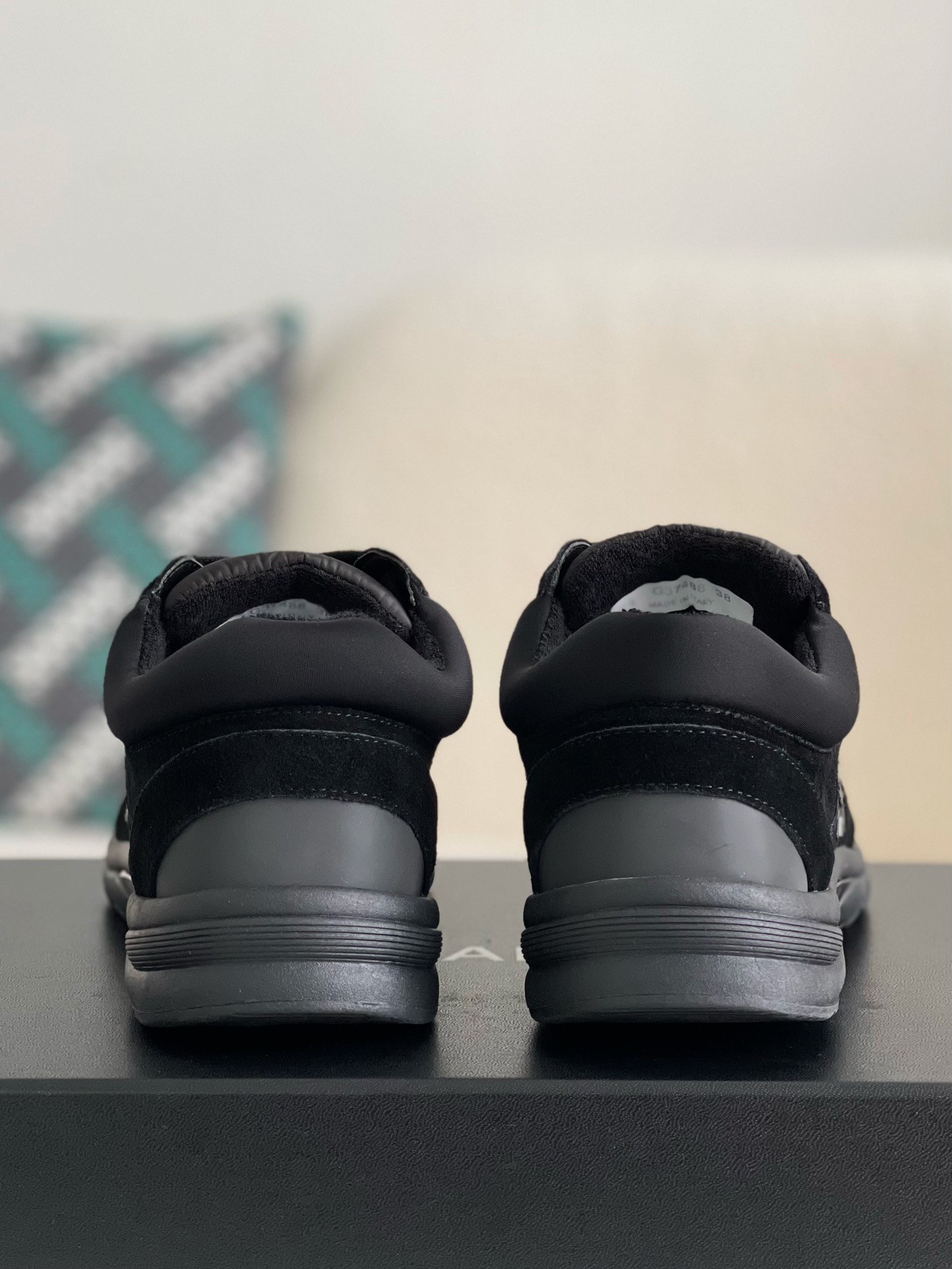 「#513」Chanel 23P Sneakers - Image 5