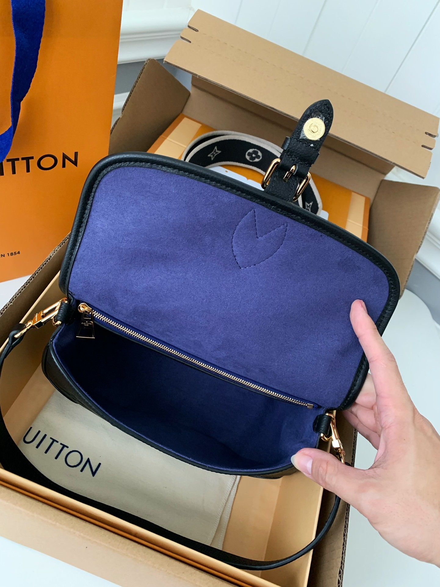 「#521」 Lovis Vuitton DIANE 23*16*8.5cm - Image 5