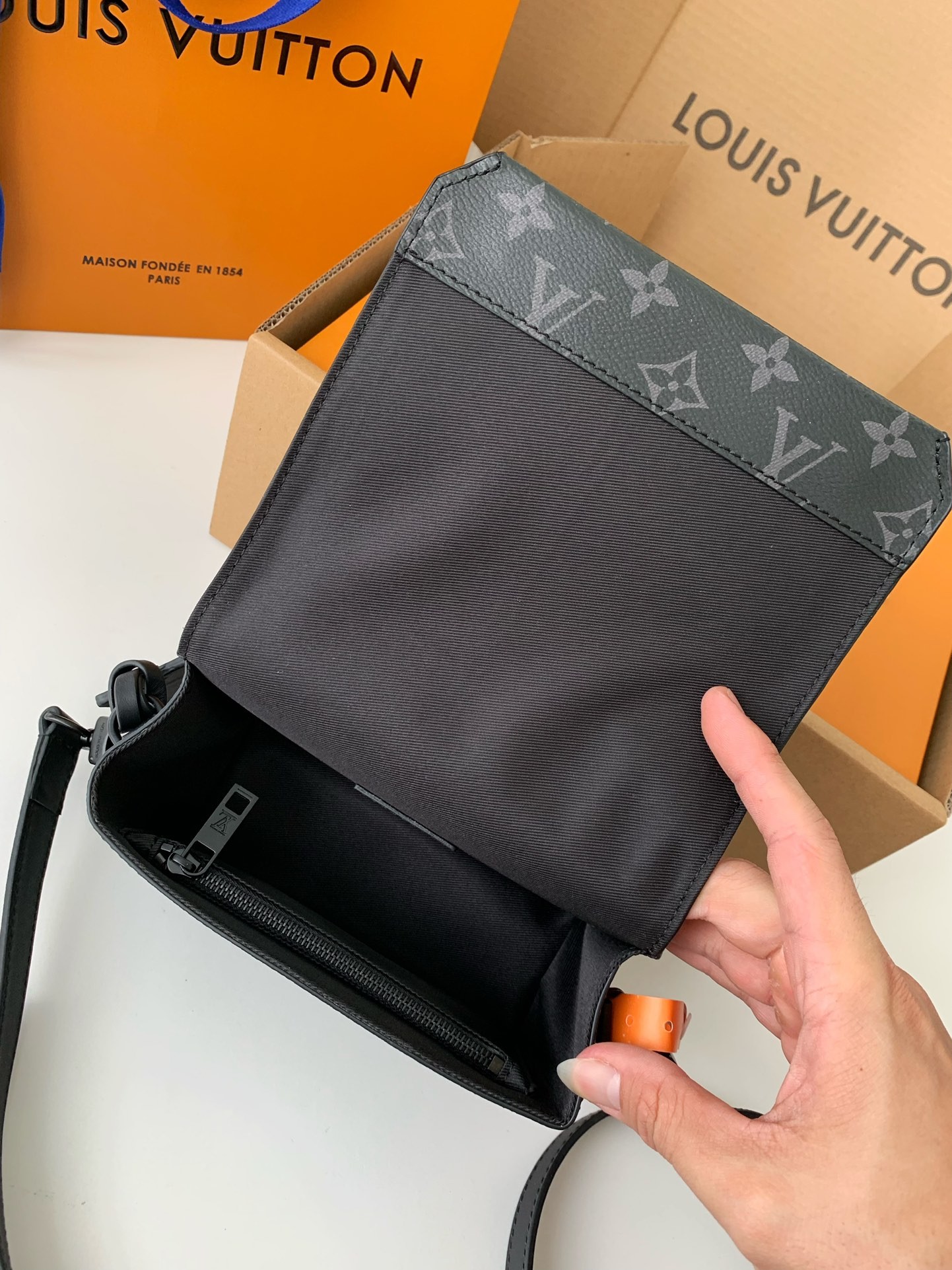 「#527」 Lovis Vuitton FLAP 17.3*12*7cm - Image 5