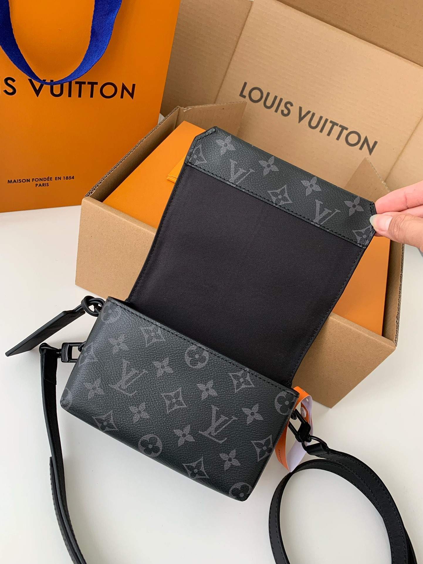 「#527」 Lovis Vuitton FLAP 17.3*12*7cm - Image 3