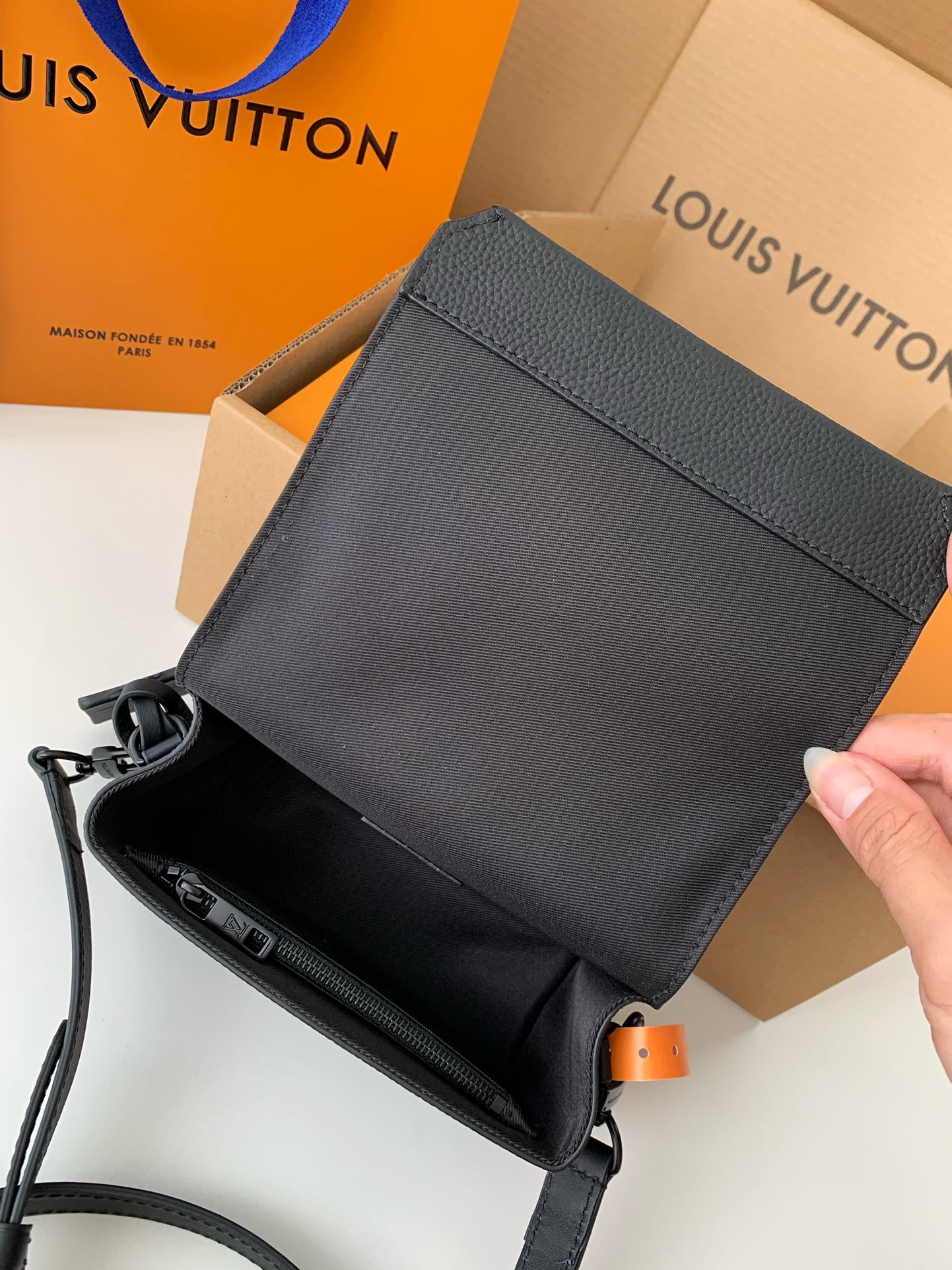 「#528」 Lovis Vuitton FLAP 17.3*12*7cm - Image 4