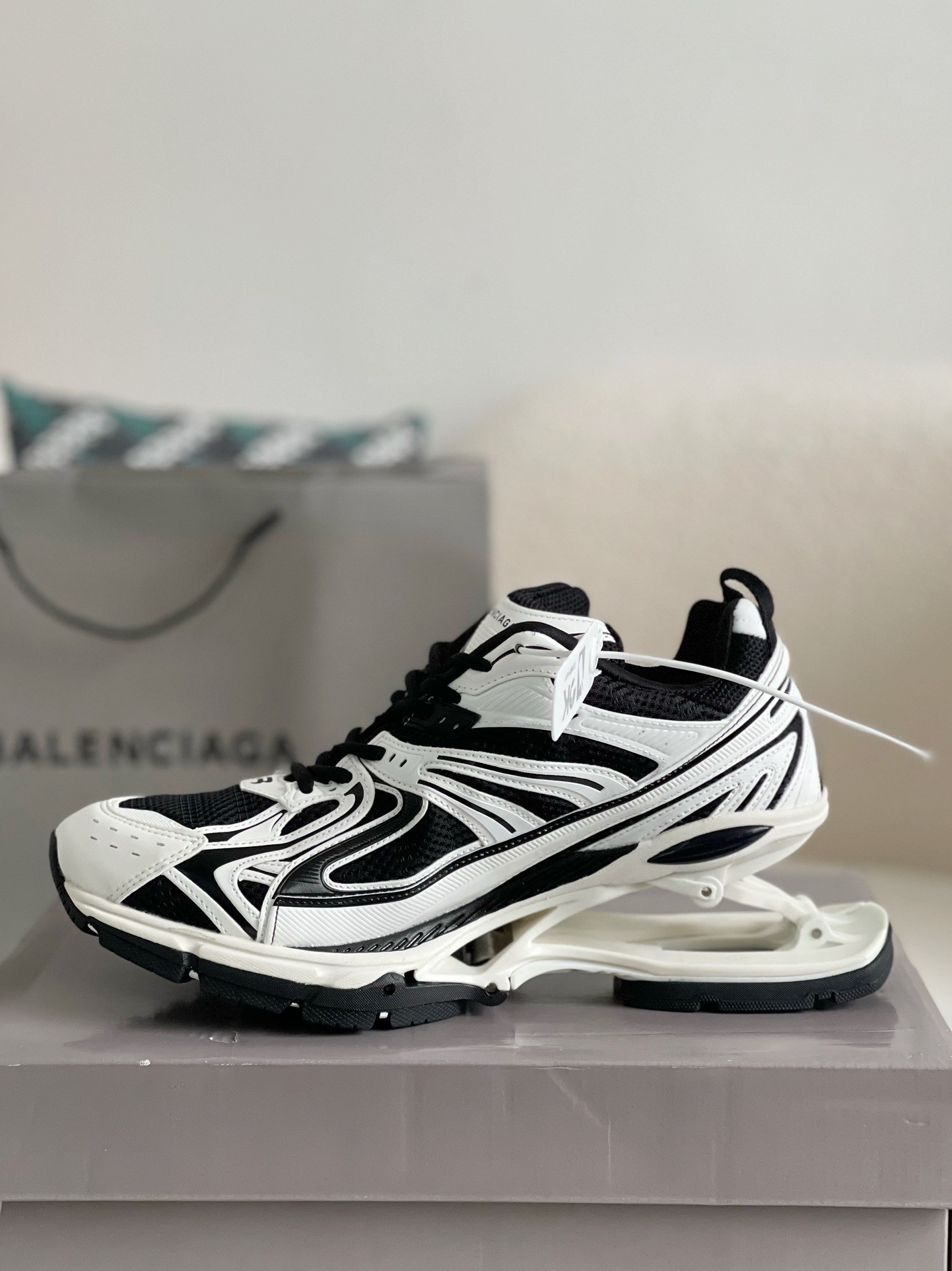 「#538」Balenciaga X-Pander Men's Floating Sneakers - Image 4