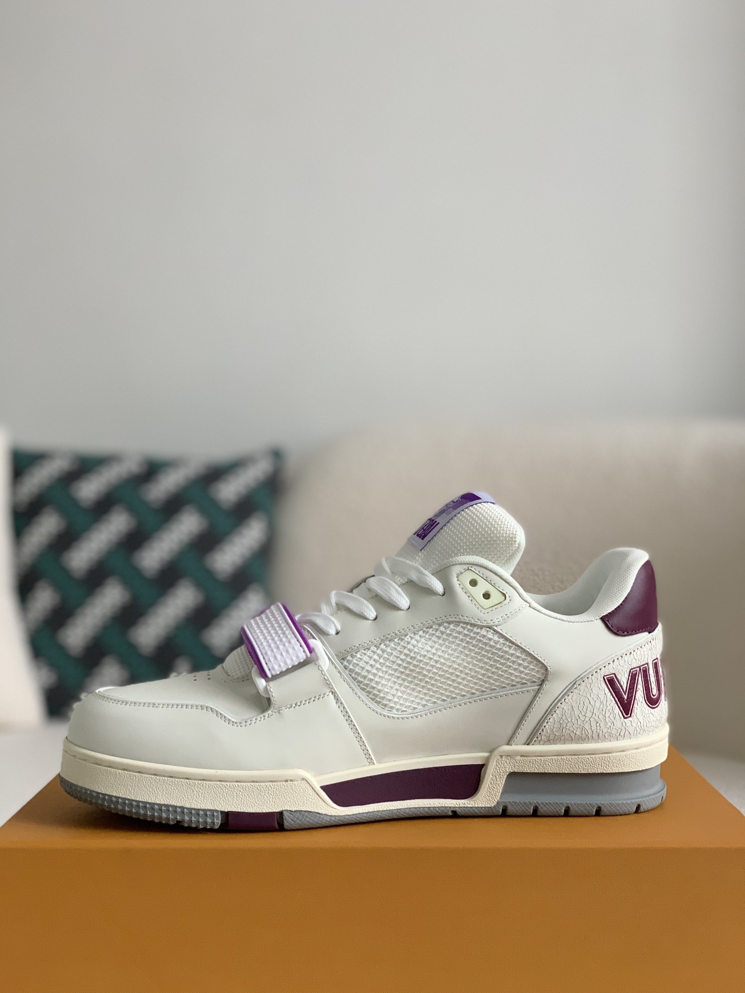 「#548」Louis Vuitton Trainer - Image 4