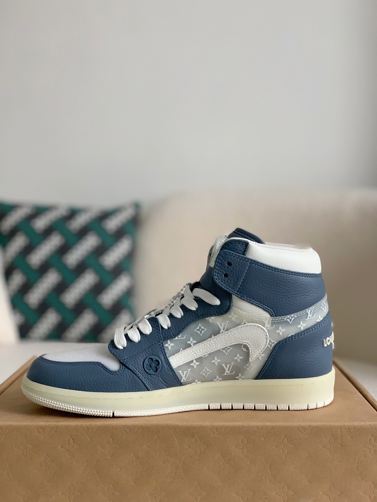 「#550」Louis Vuitton Jordan1 sneaker - Image 4