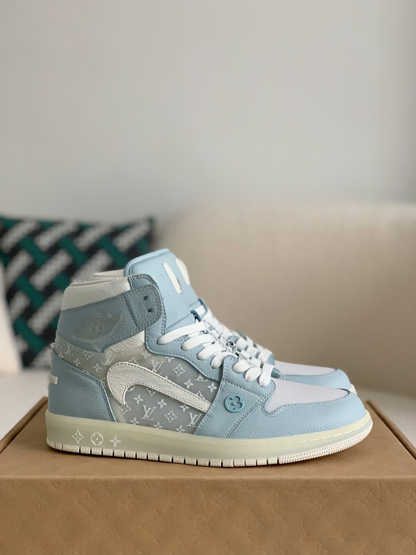 「#551」Louis Vuitton Jordan1 sneaker - Image 2