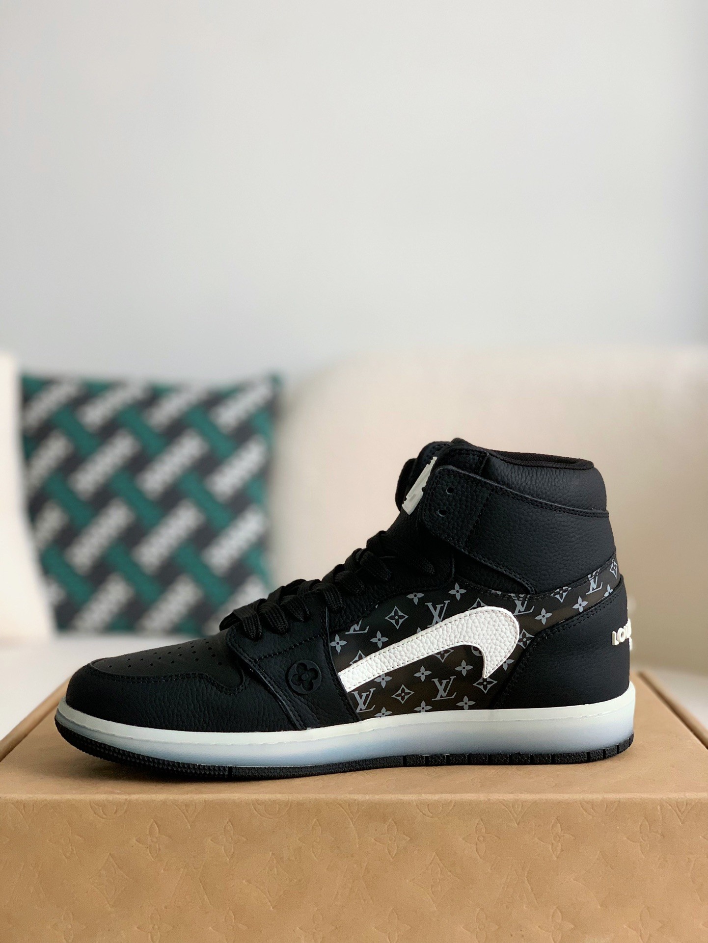 「#552」Louis Vuitton Jordan1 sneaker - Image 3