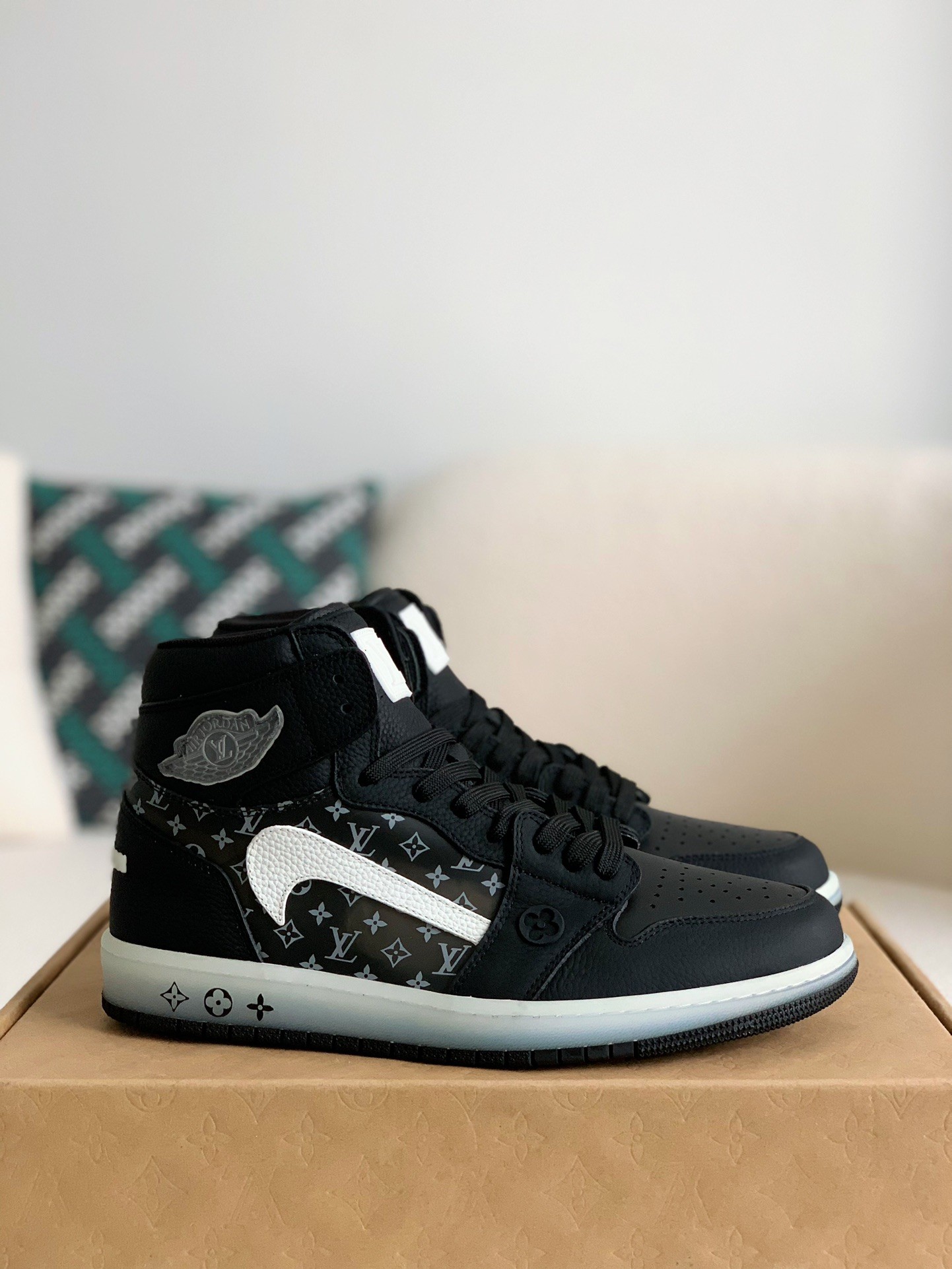 「#552」Louis Vuitton Jordan1 sneaker - Image 2