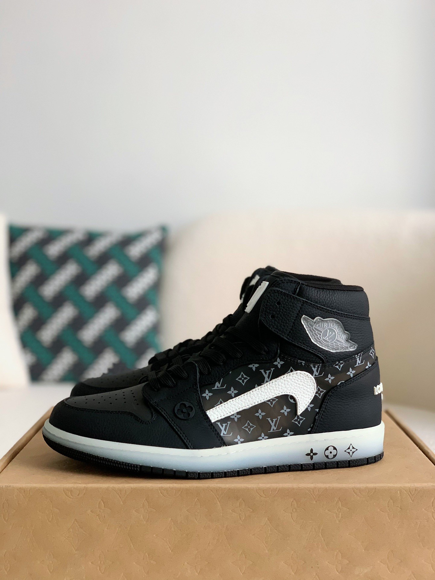 「#552」Louis Vuitton Jordan1 sneaker