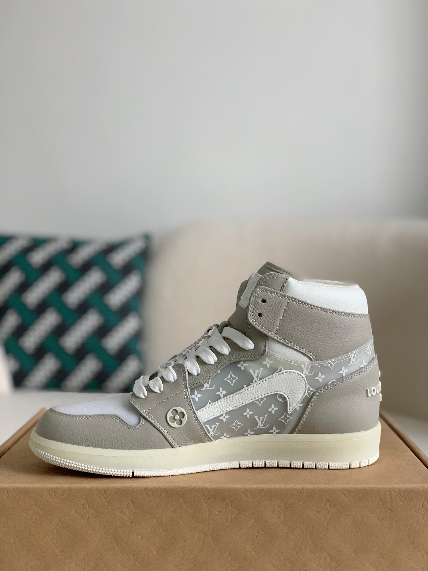 「#553」Louis Vuitton Jordan1 sneaker - Image 3