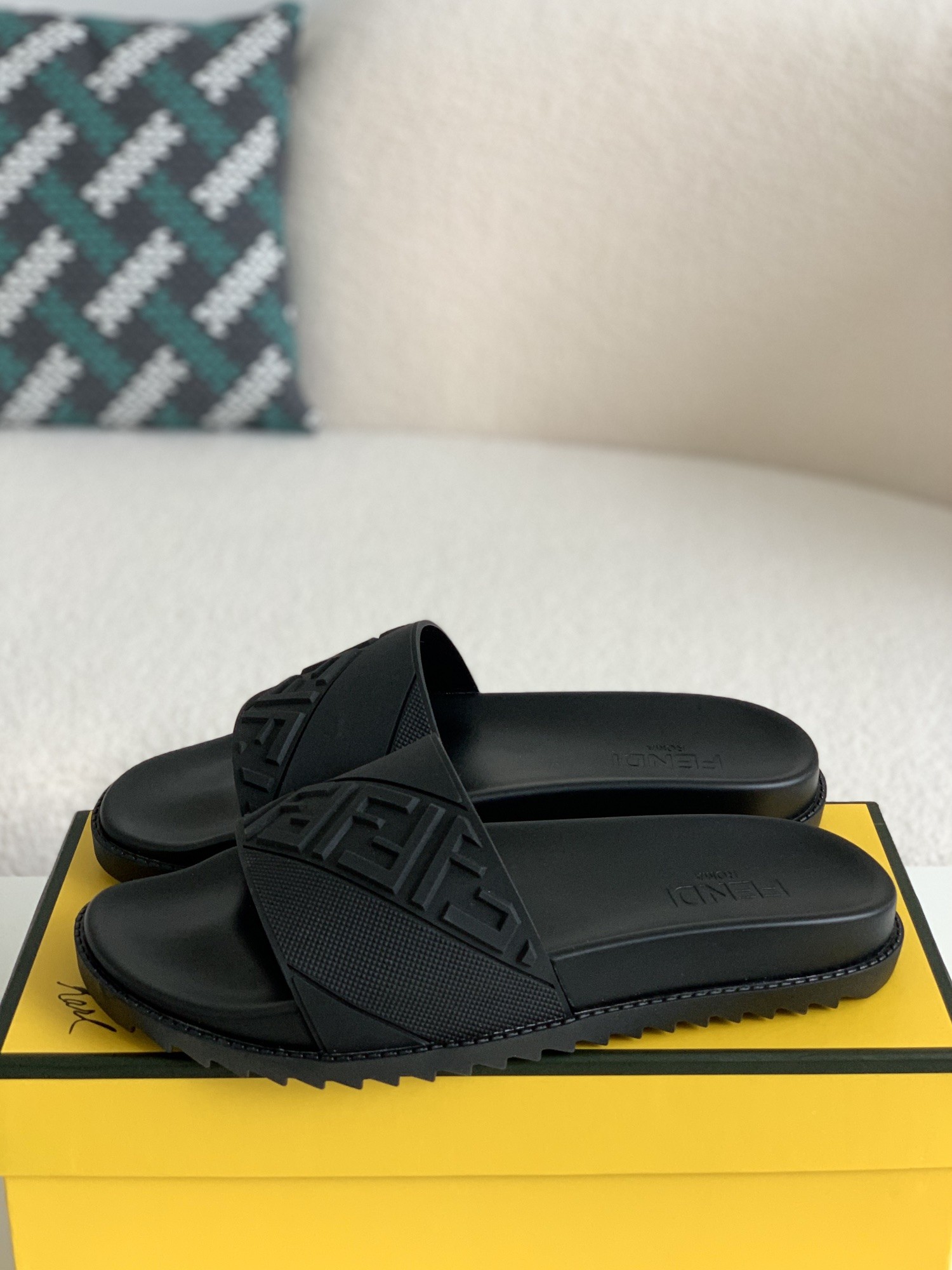 「#542」FENDI Sandals