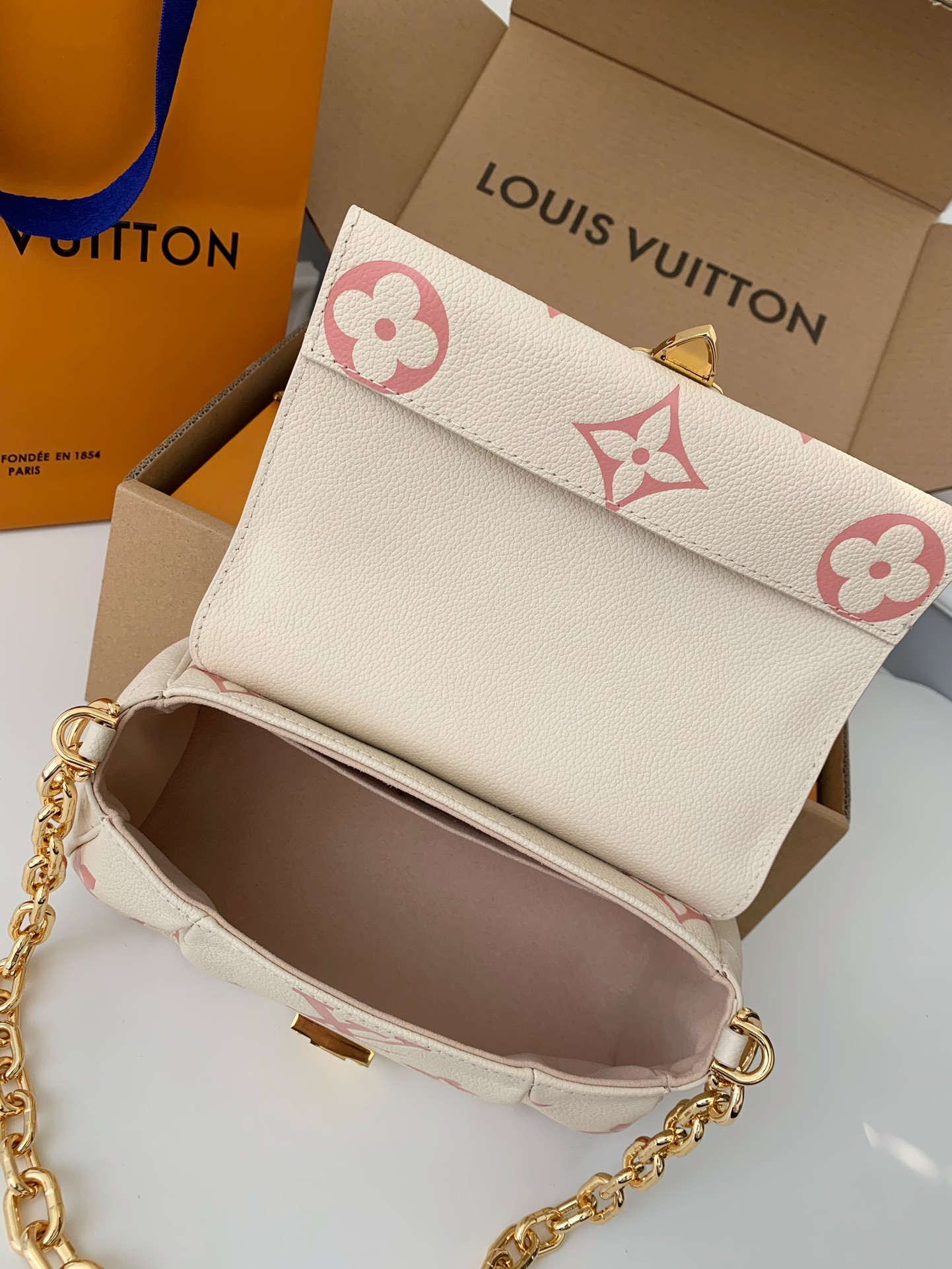 「#557」 Lovis Vuitton FAVORITE 24*14*9cm - Image 5