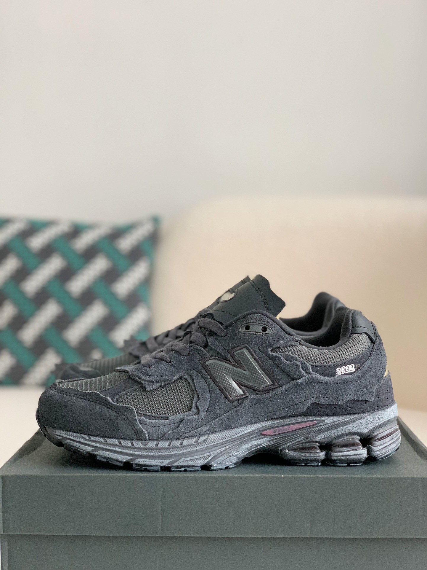 「#563」New Balance NB 2002R "refined future"