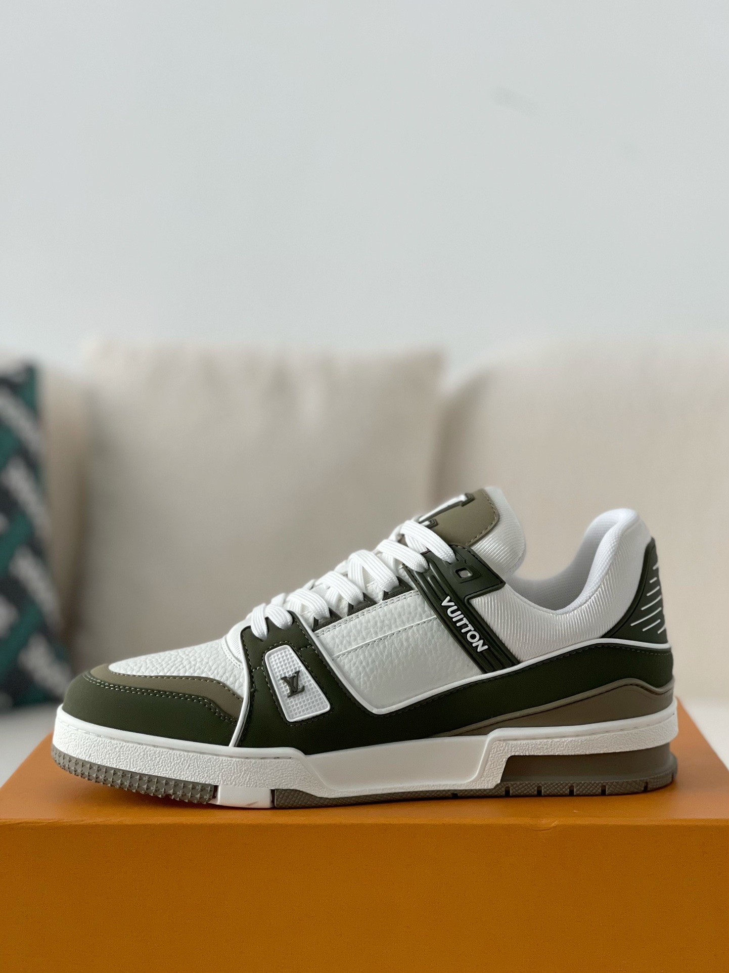 「#572」LOUIS VUITTON TRAINER Sneakers - Image 4