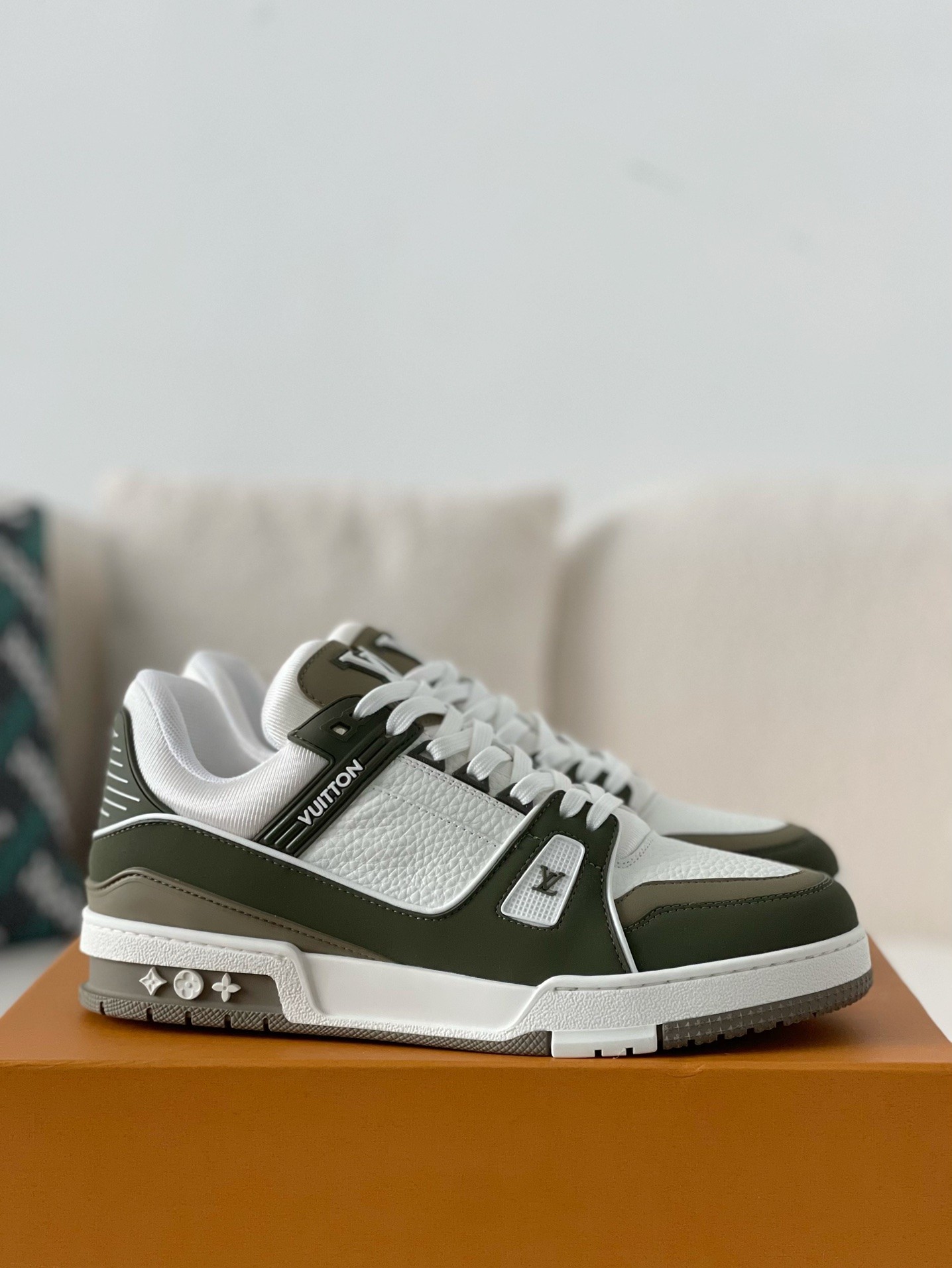 「#572」LOUIS VUITTON TRAINER Sneakers - Image 2