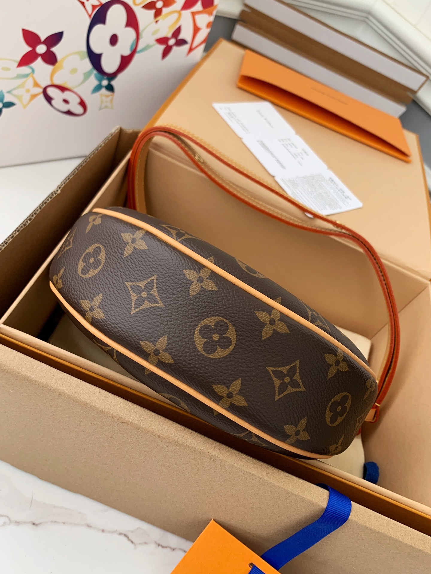 「#577」LOUIS VUITTON Loop M81098 23*13*6cm - Image 4