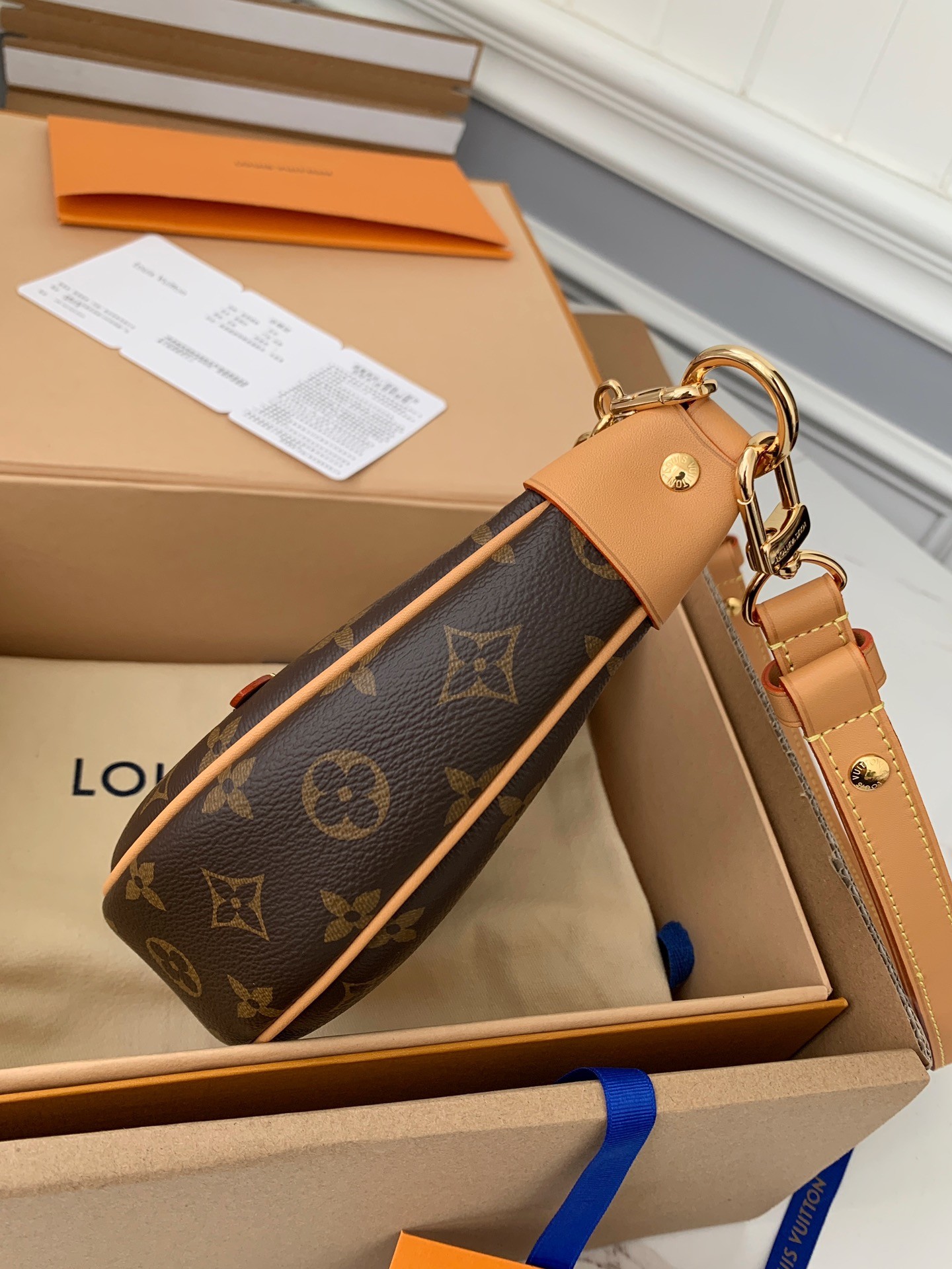 「#577」LOUIS VUITTON Loop M81098 23*13*6cm - Image 3
