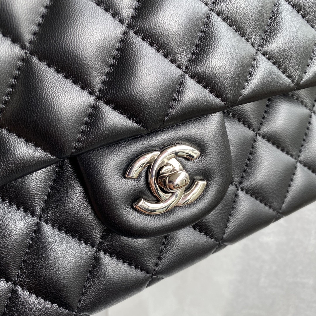 「#630」 Chane1 Classic Flap Bag Size: 15.5x25.5x6.5cm - Image 3