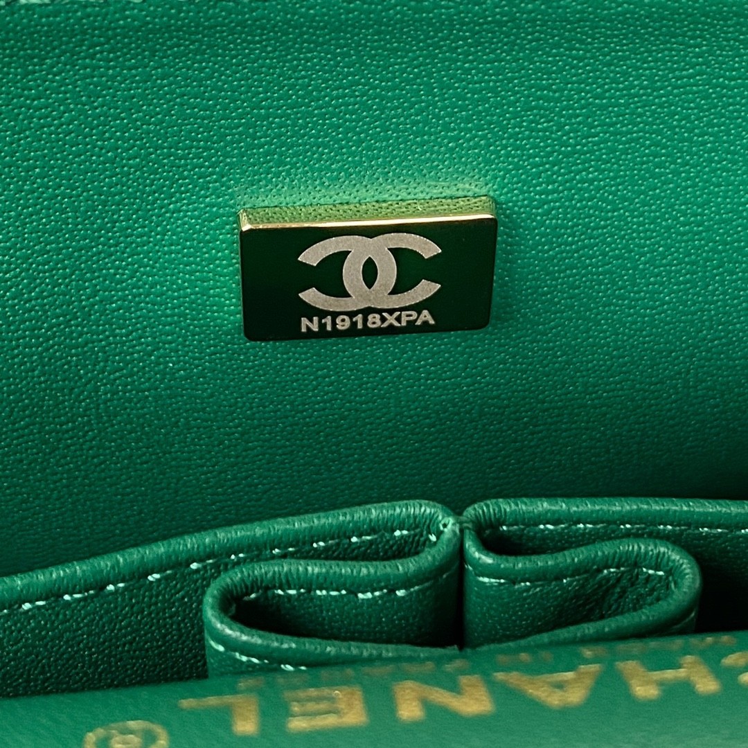 「#635」 Chane1 Classic Flap Bag Size: 15.5x25.5x6.5cm - Image 5
