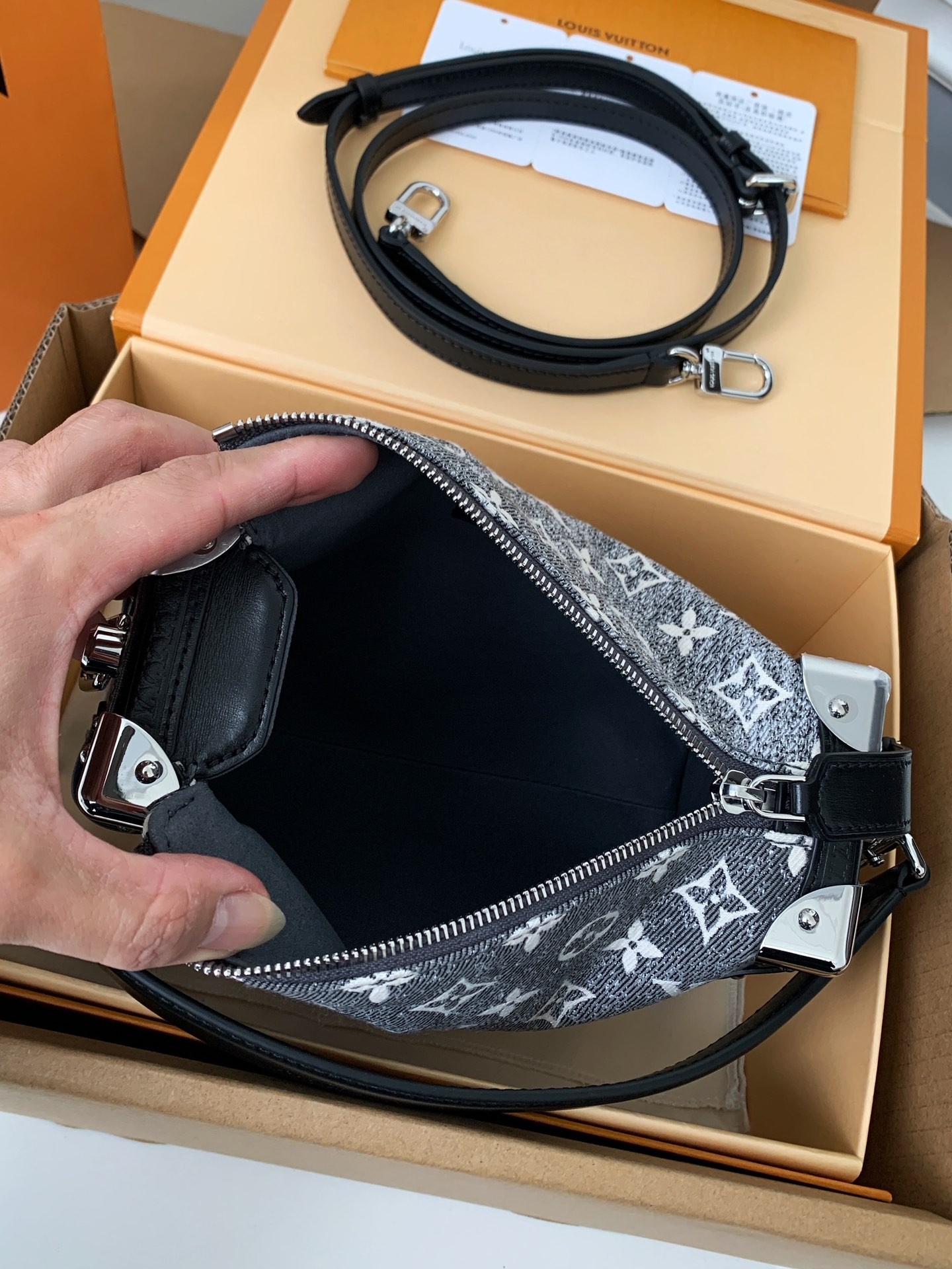 「#704」LOUIS VUITTON SIDE TRUNK M21460 SIZE:21*14*6m - Image 5