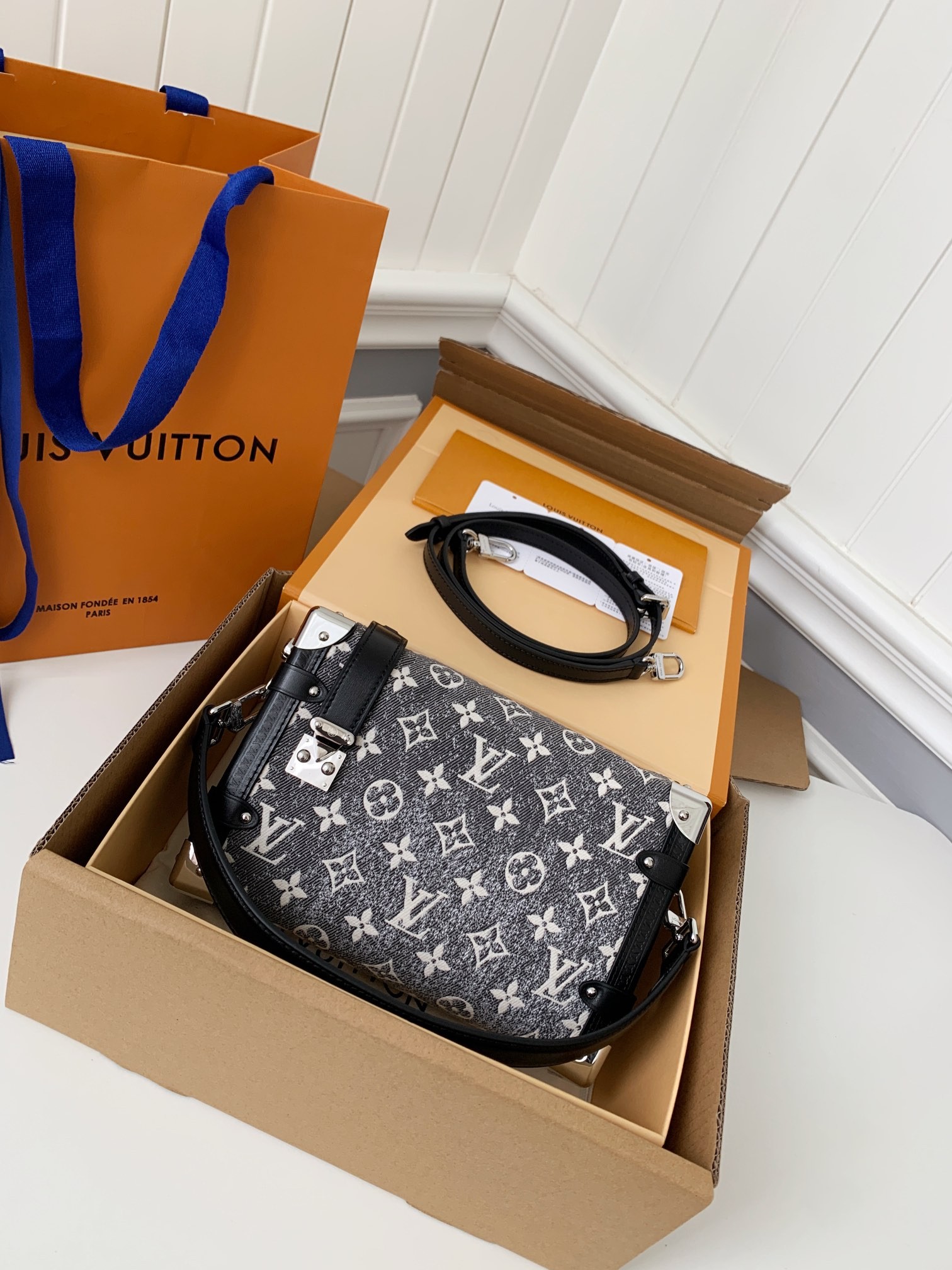 「#704」LOUIS VUITTON SIDE TRUNK M21460 SIZE:21*14*6m