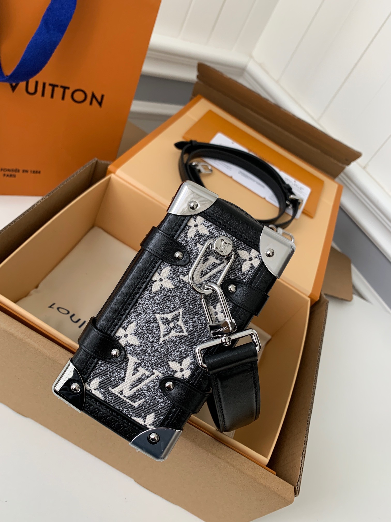 「#704」LOUIS VUITTON SIDE TRUNK M21460 SIZE:21*14*6m - Image 3