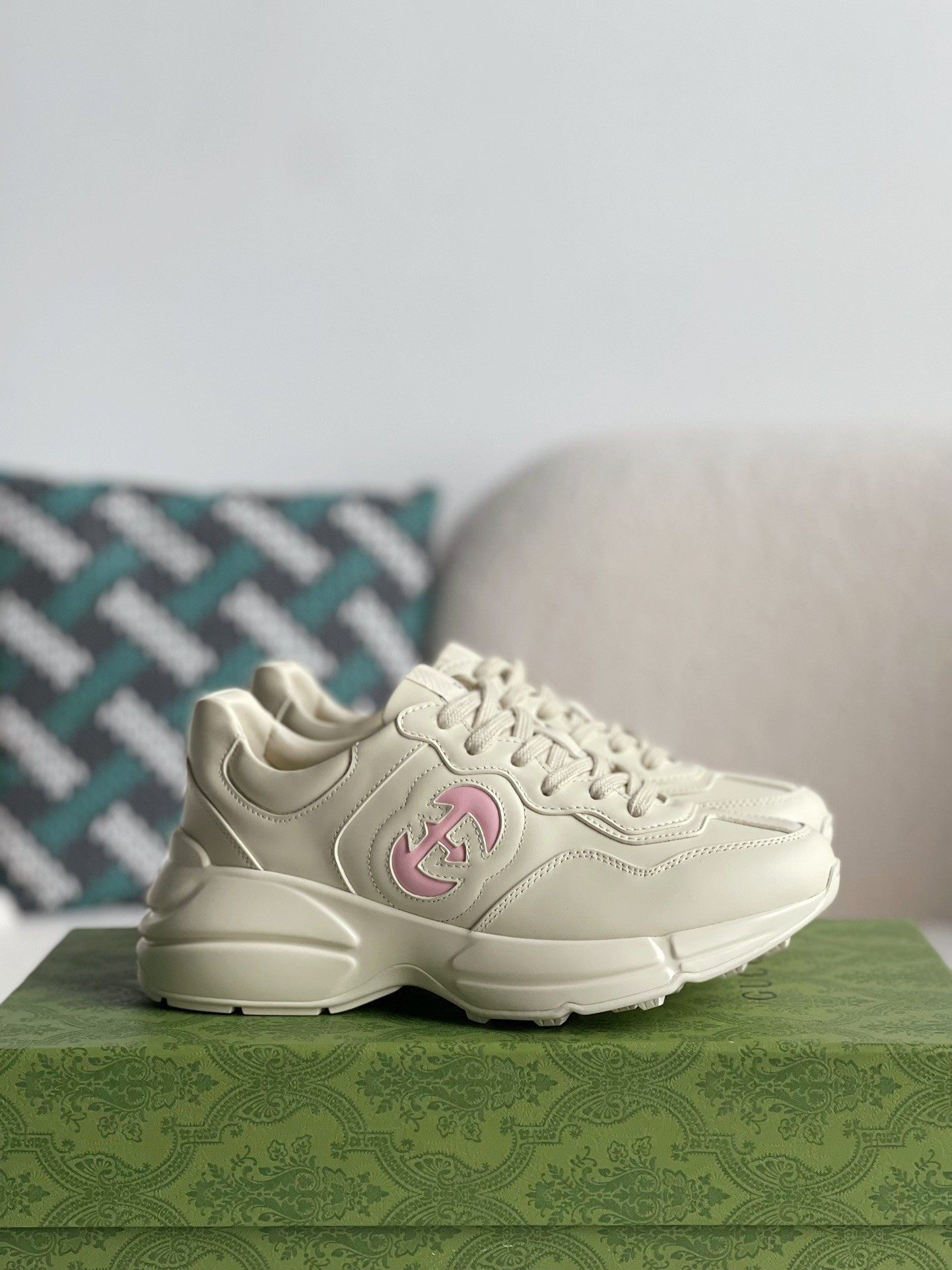 「#743」Gucci Rhyton Sneakers - Image 2