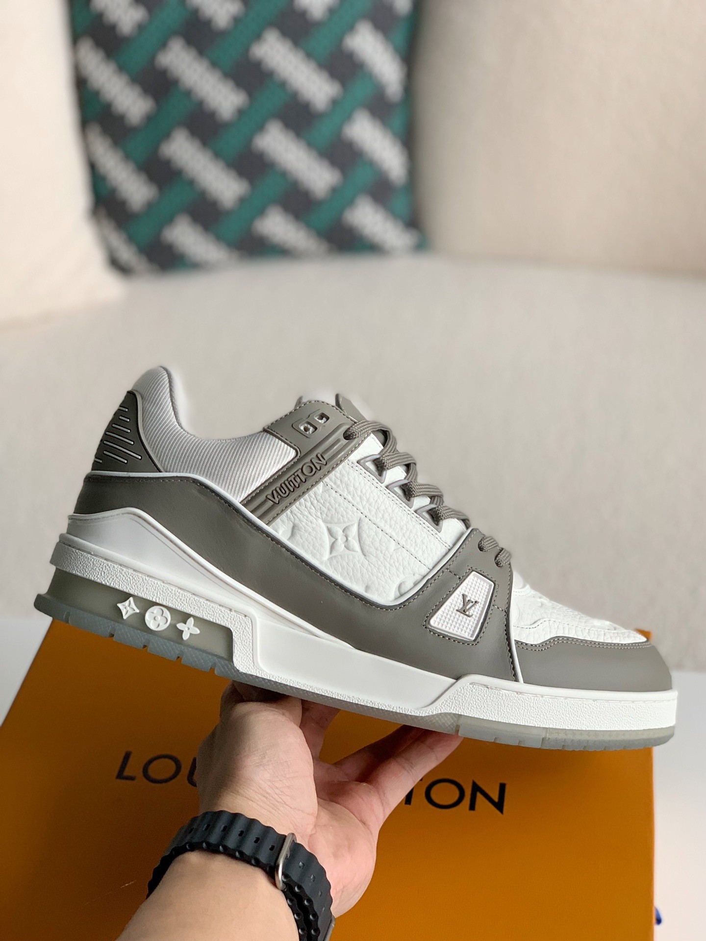 「#748」 LOUIS VUITTON TRAINER - Image 3