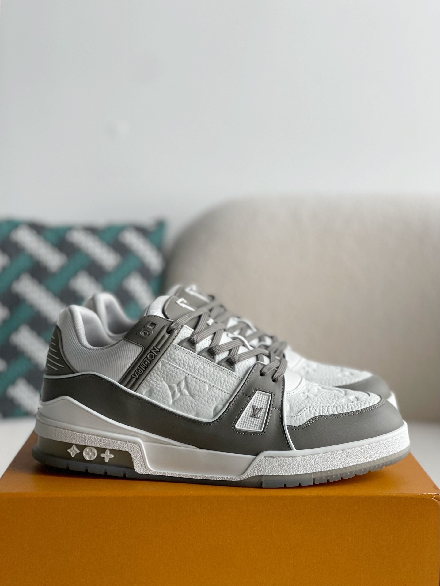 「#748」 LOUIS VUITTON TRAINER - Image 2