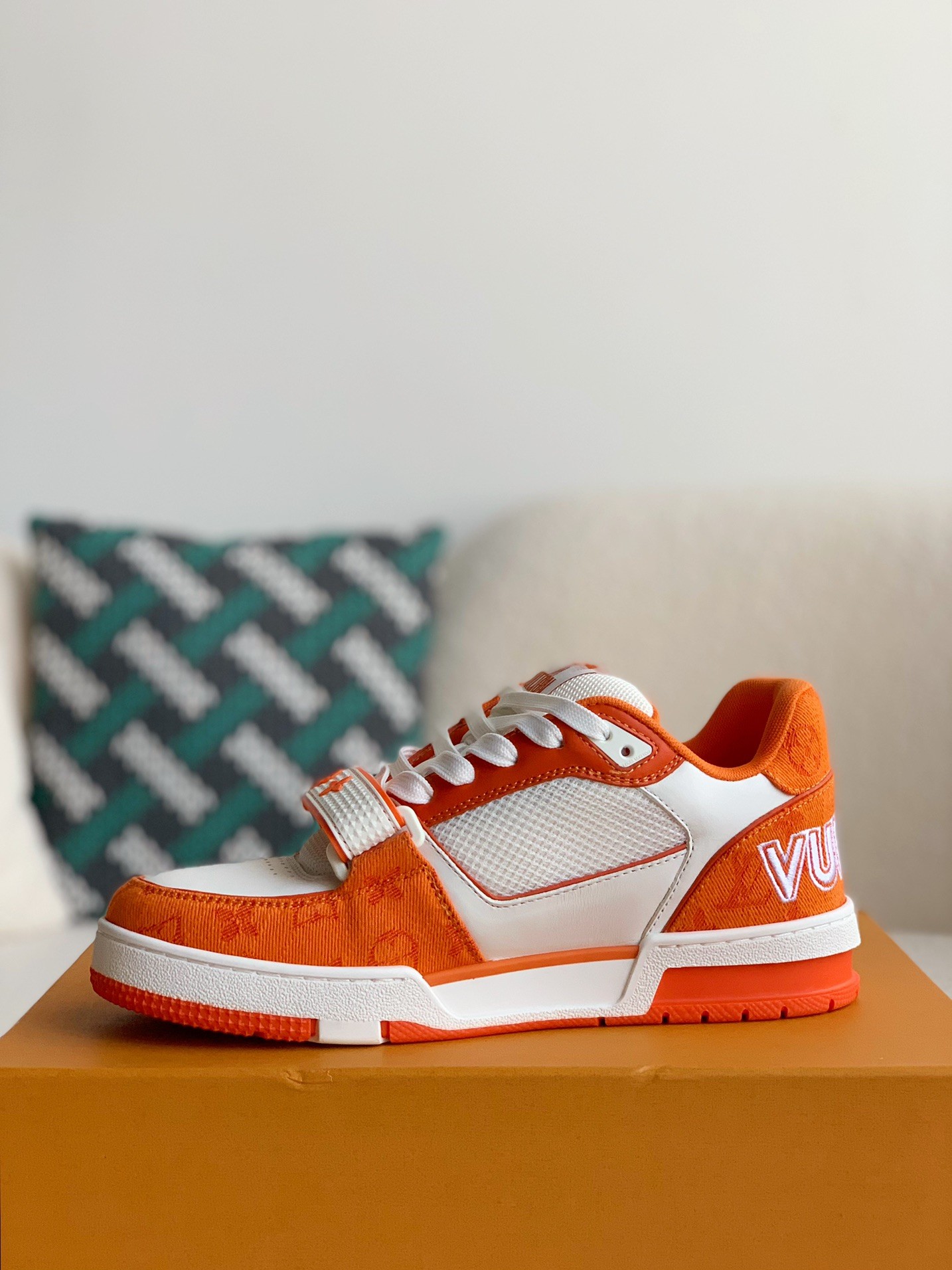 「#786」LOUIS VUITTON Trainer Sneaker - Image 4