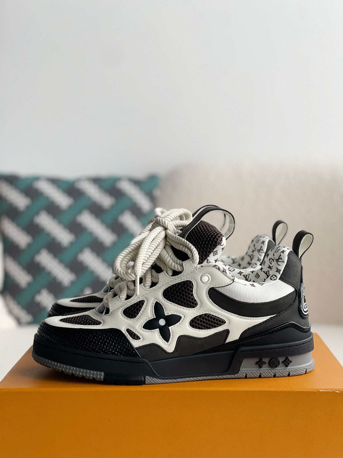 「#762」LOUIS VUITTON Skate Sneaker