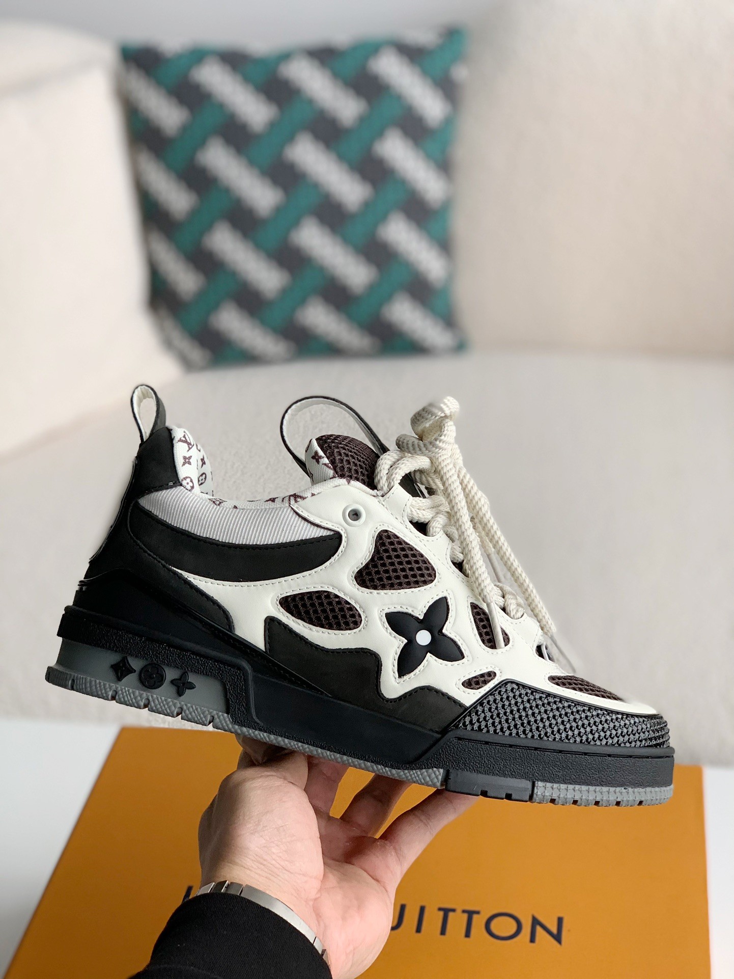 「#762」LOUIS VUITTON Skate Sneaker - Image 3