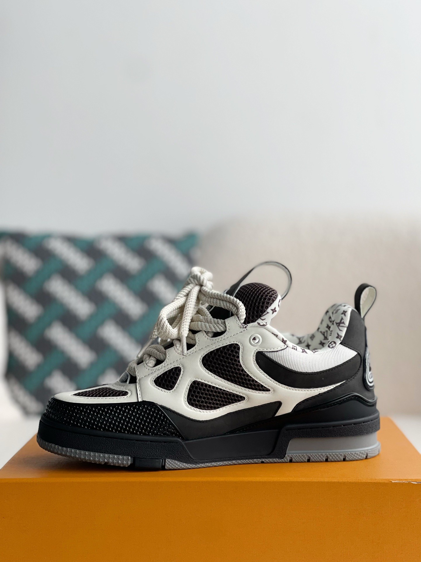 「#762」LOUIS VUITTON Skate Sneaker - Image 4