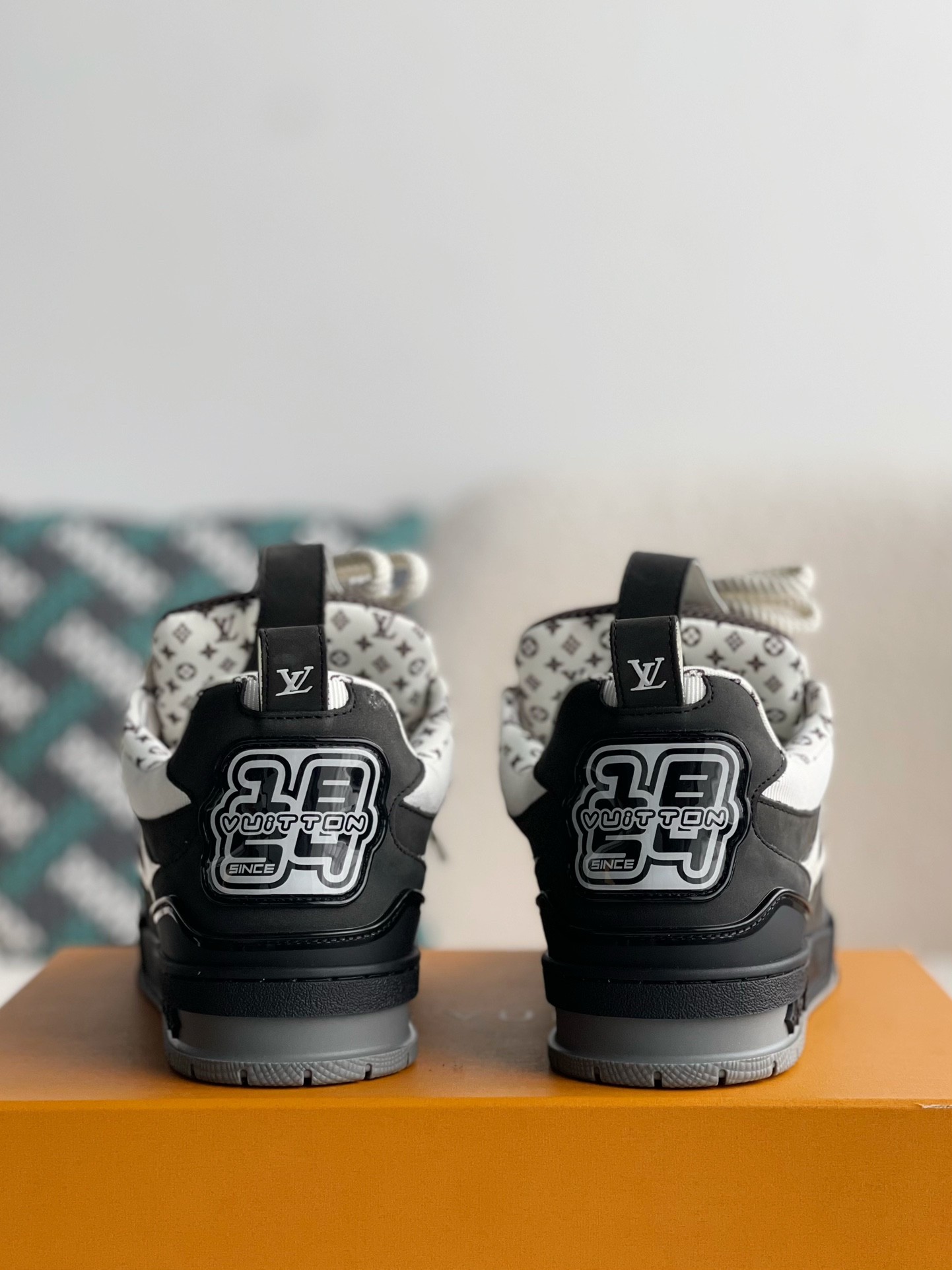 「#762」LOUIS VUITTON Skate Sneaker - Image 5