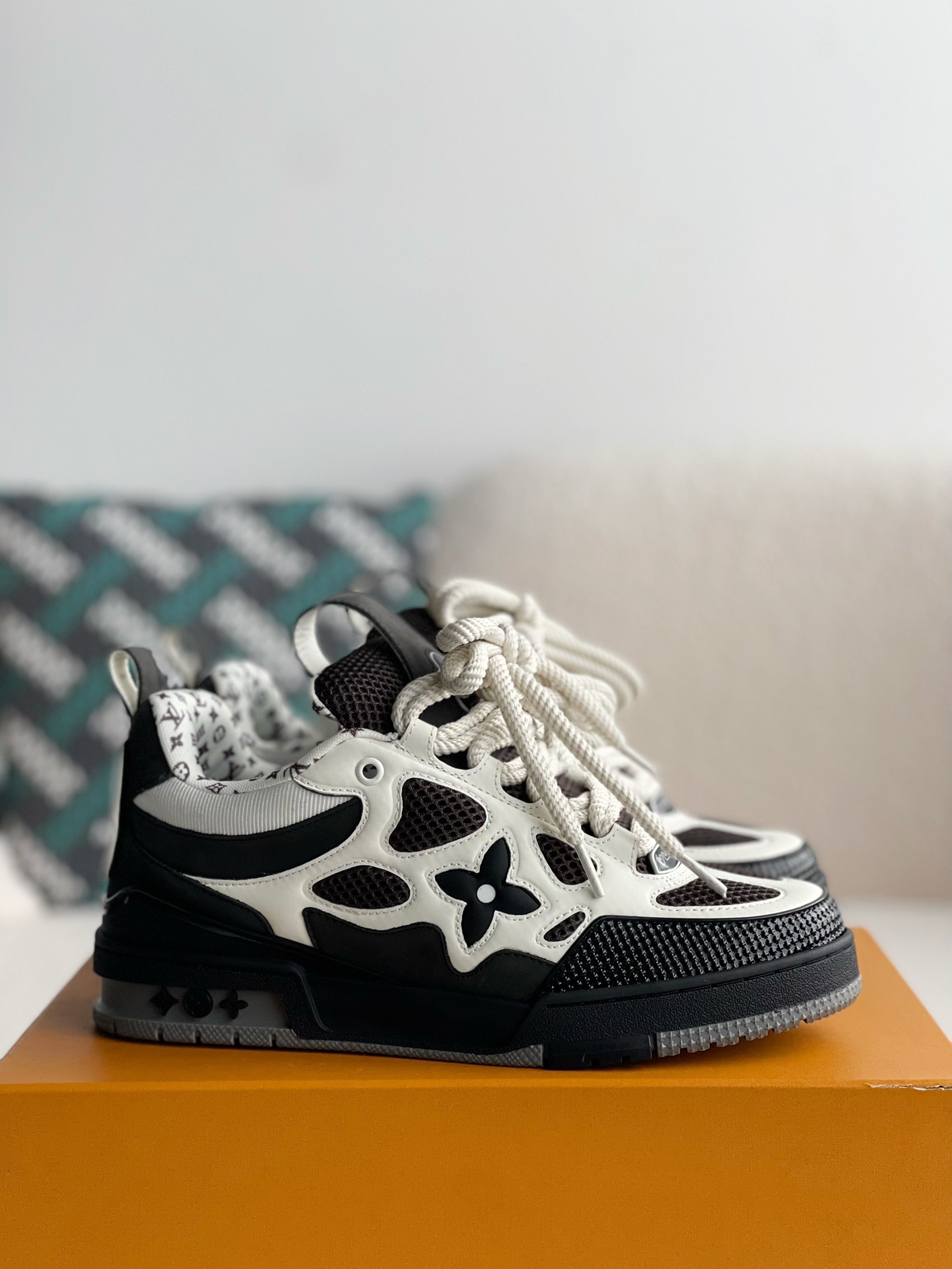 「#762」LOUIS VUITTON Skate Sneaker - Image 2